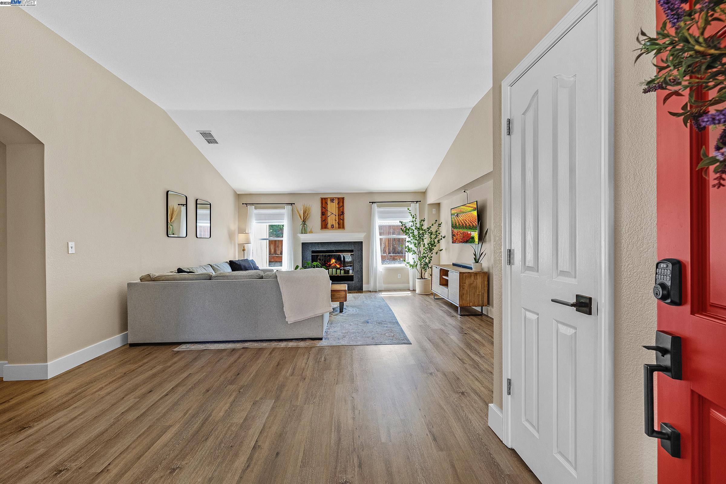 Detail Gallery Image 4 of 39 For 1636 Green Springs Ct, Tracy,  CA 95377 - 3 Beds | 3 Baths
