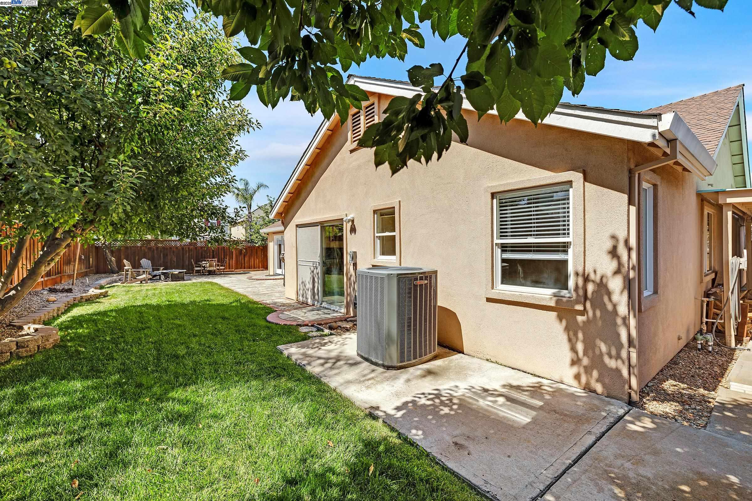 Detail Gallery Image 32 of 39 For 1636 Green Springs Ct, Tracy,  CA 95377 - 3 Beds | 3 Baths