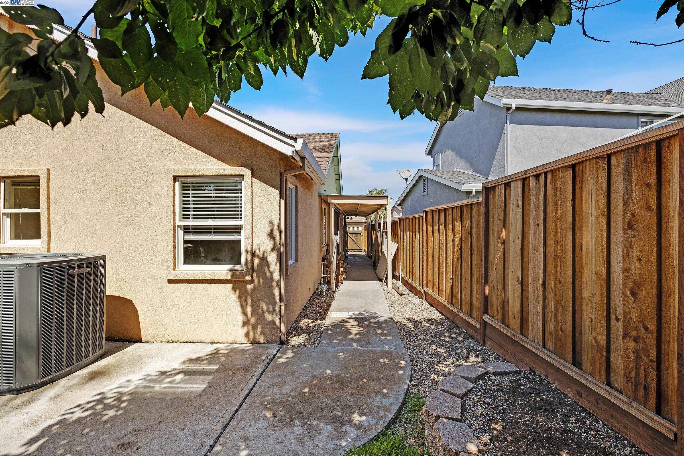 Detail Gallery Image 37 of 39 For 1636 Green Springs Ct, Tracy,  CA 95377 - 3 Beds | 3 Baths