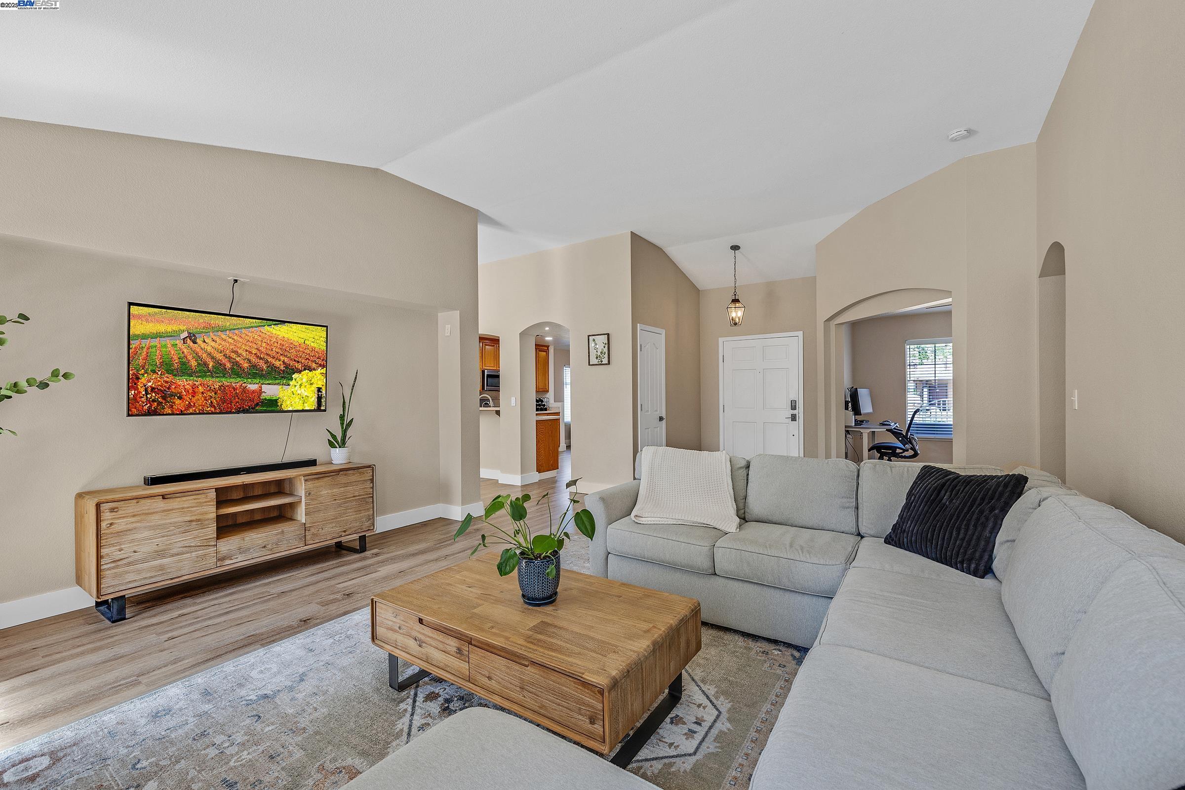 Detail Gallery Image 6 of 39 For 1636 Green Springs Ct, Tracy,  CA 95377 - 3 Beds | 3 Baths