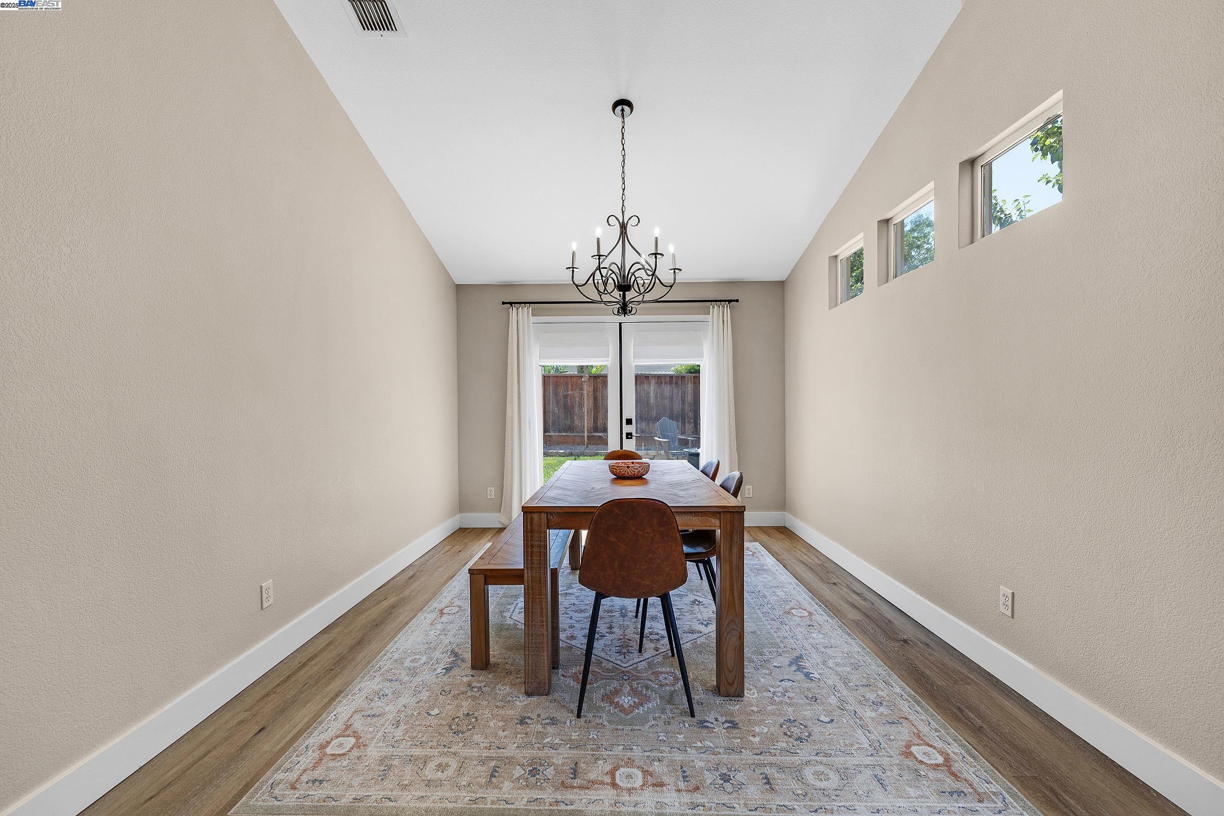 Detail Gallery Image 8 of 39 For 1636 Green Springs Ct, Tracy,  CA 95377 - 3 Beds | 3 Baths