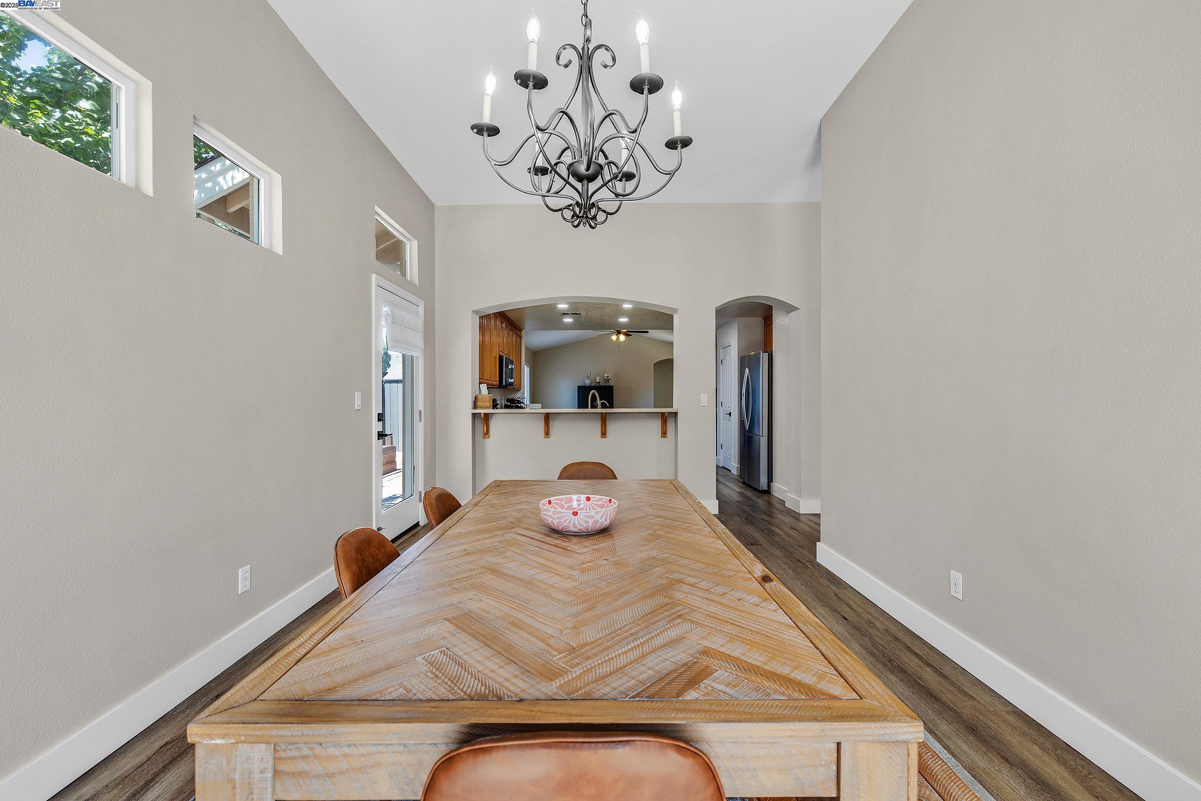 Detail Gallery Image 9 of 39 For 1636 Green Springs Ct, Tracy,  CA 95377 - 3 Beds | 3 Baths
