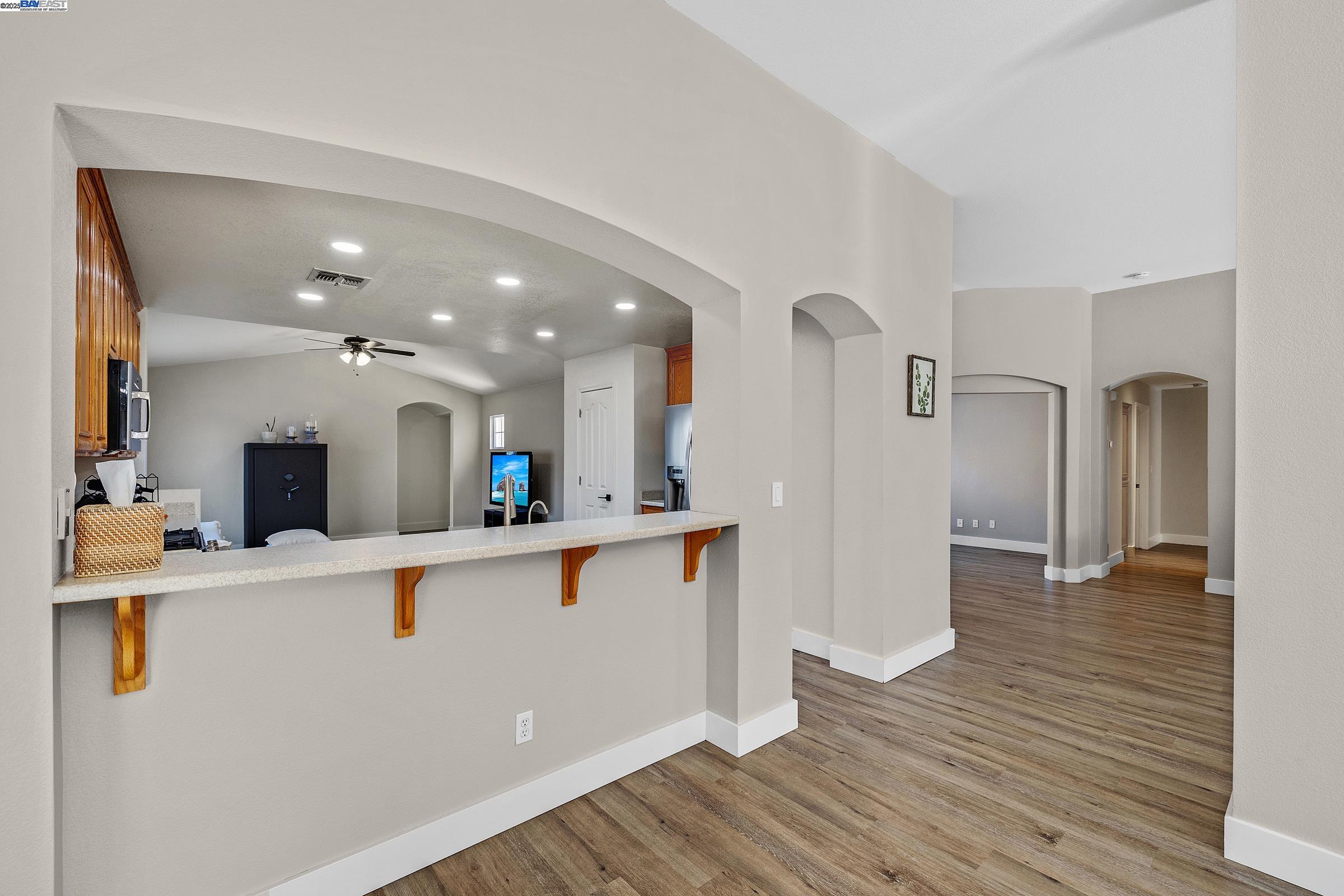 Detail Gallery Image 10 of 39 For 1636 Green Springs Ct, Tracy,  CA 95377 - 3 Beds | 3 Baths