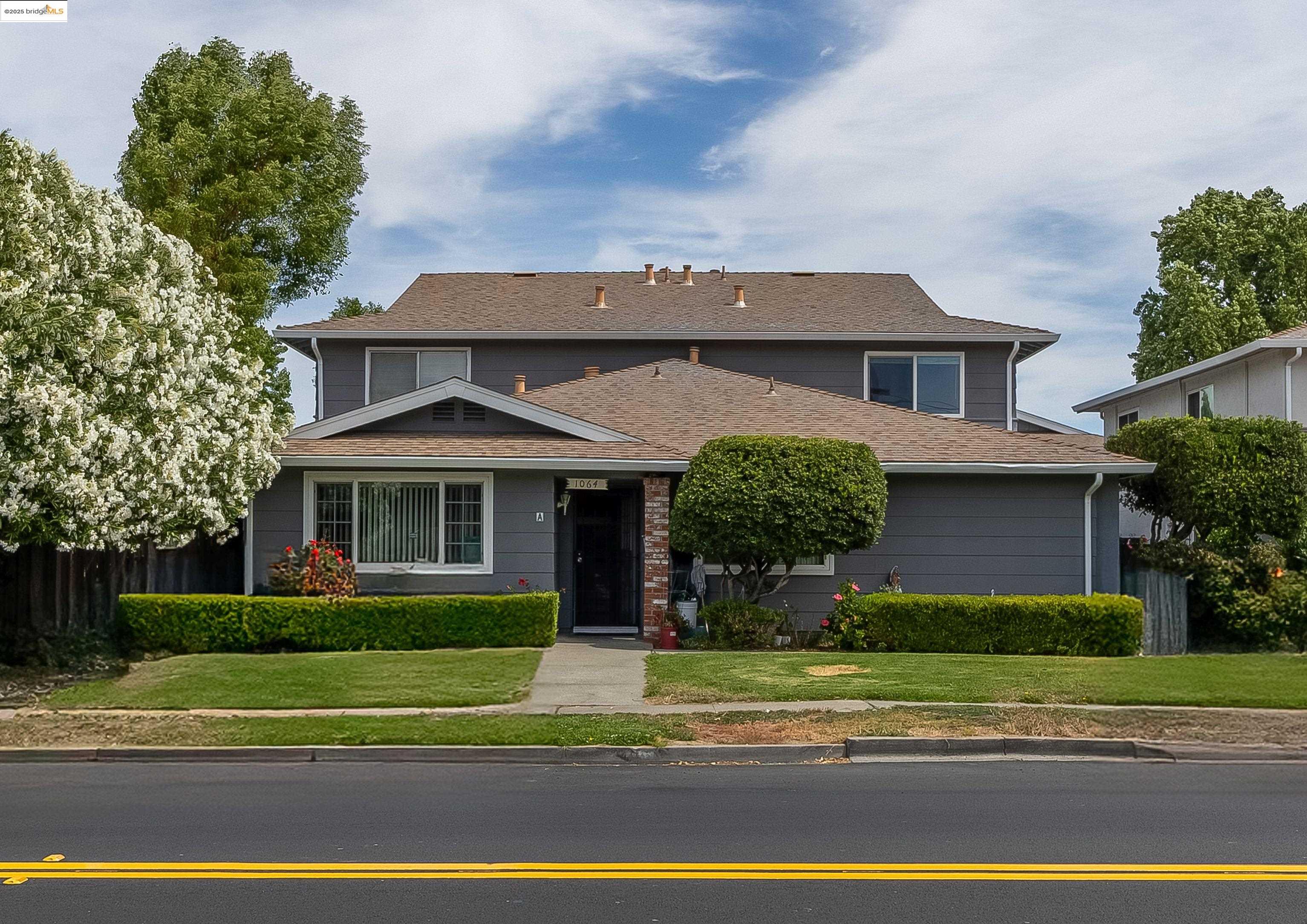 Detail Gallery Image 1 of 44 For 1064 Mohr Ln #C,  Concord,  CA 94518 - 2 Beds | 1 Baths
