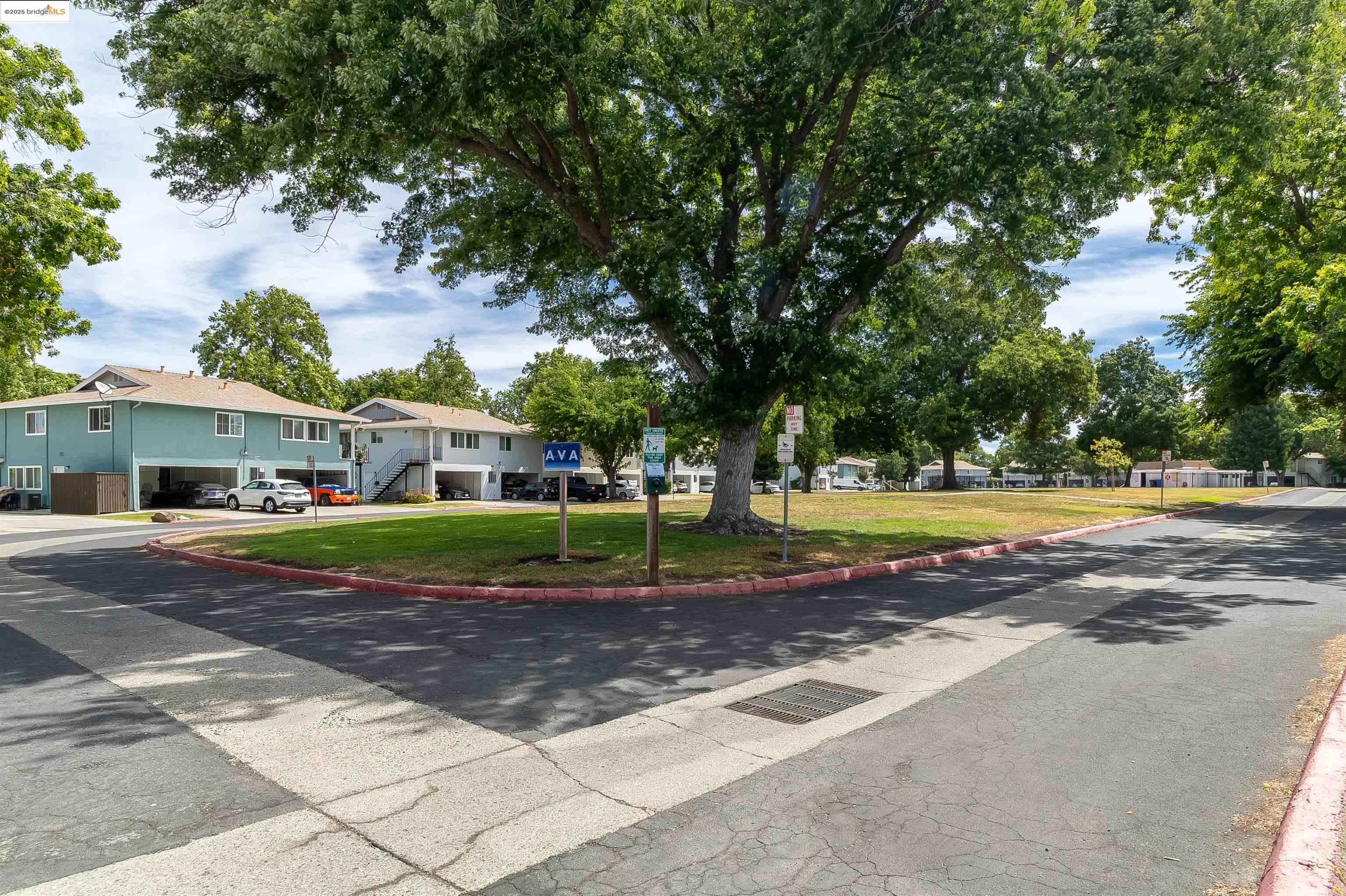 Detail Gallery Image 35 of 44 For 1064 Mohr Ln #C,  Concord,  CA 94518 - 2 Beds | 1 Baths