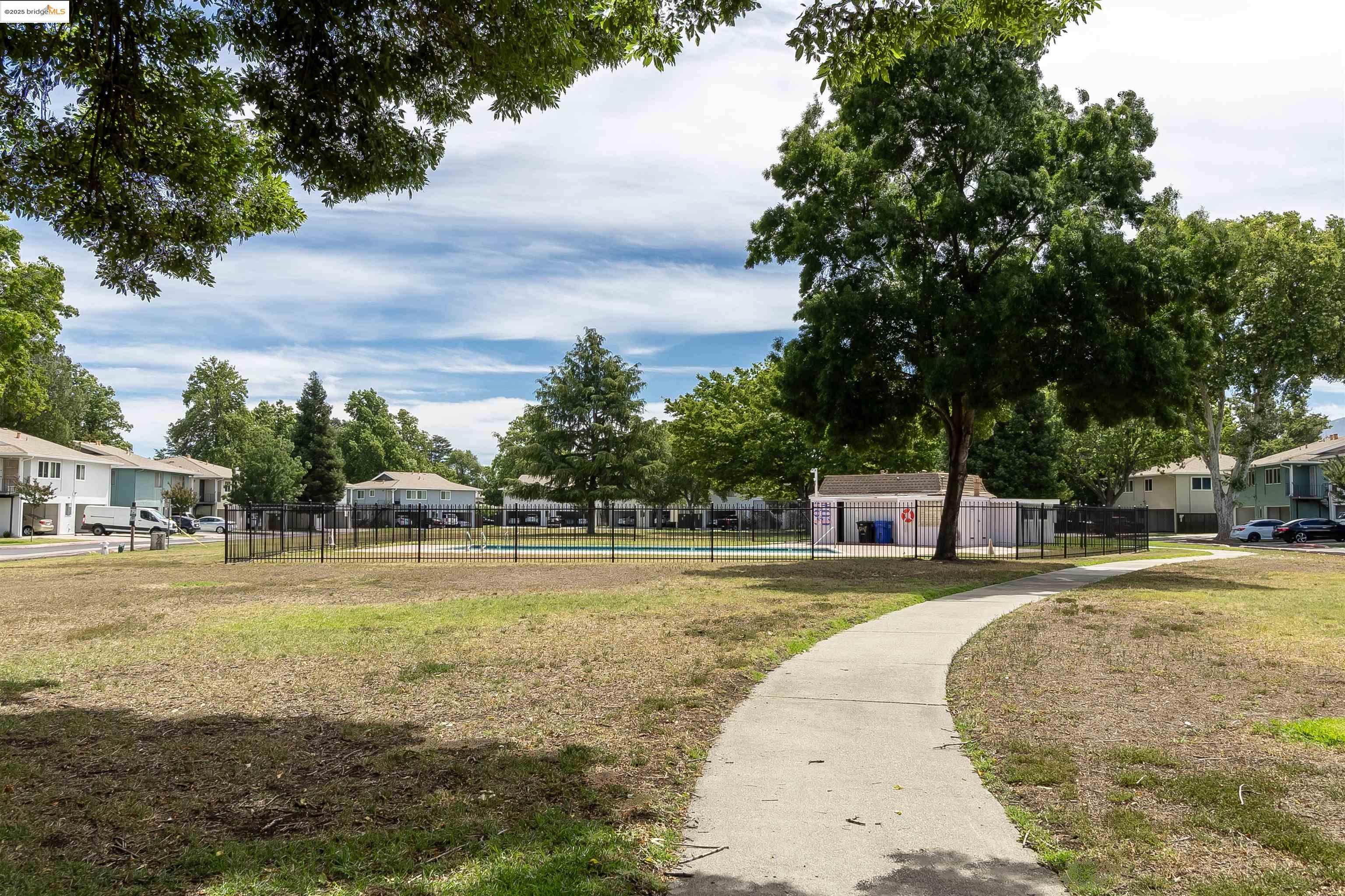 Detail Gallery Image 36 of 44 For 1064 Mohr Ln #C,  Concord,  CA 94518 - 2 Beds | 1 Baths