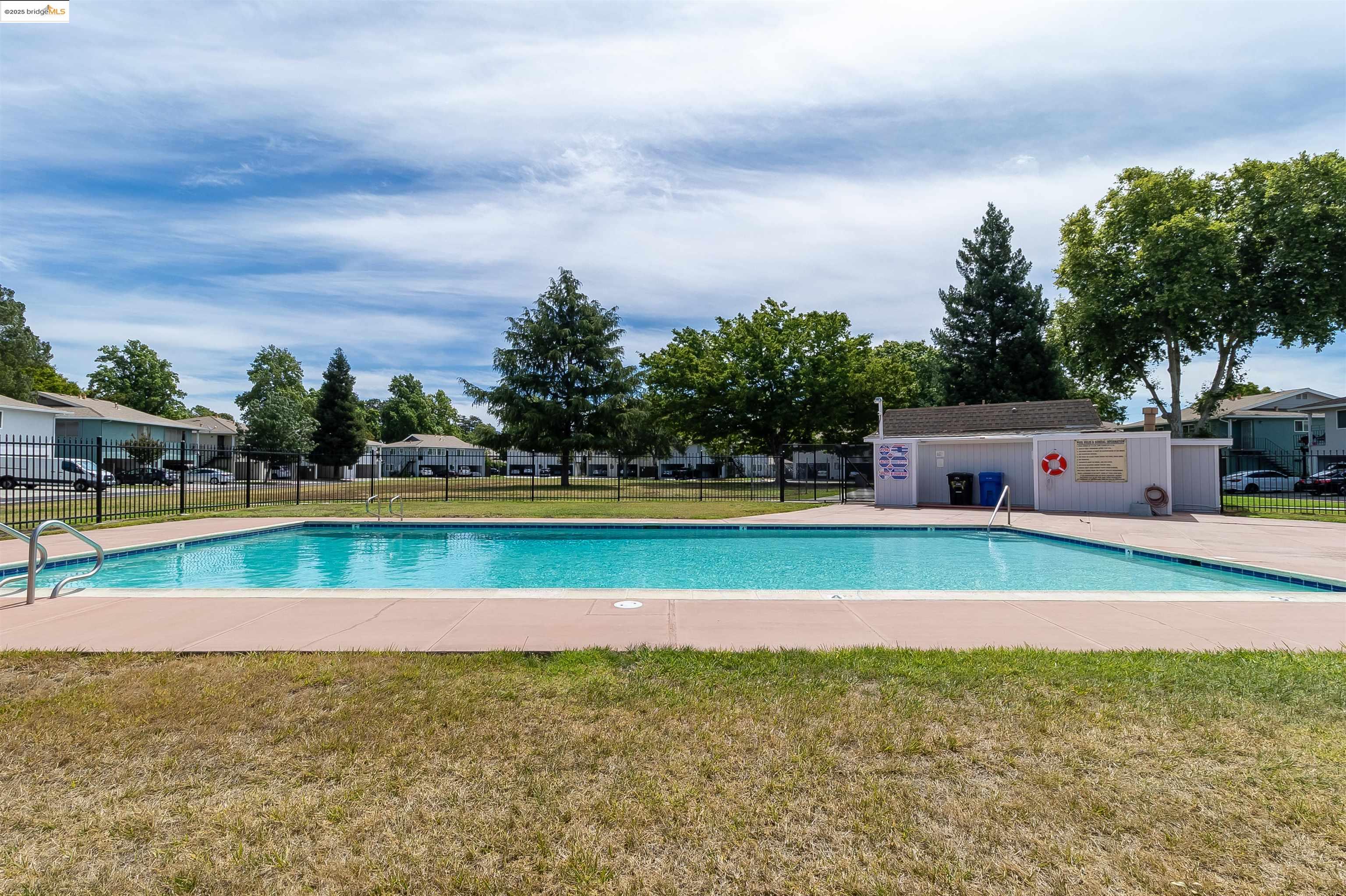 Detail Gallery Image 37 of 44 For 1064 Mohr Ln #C,  Concord,  CA 94518 - 2 Beds | 1 Baths