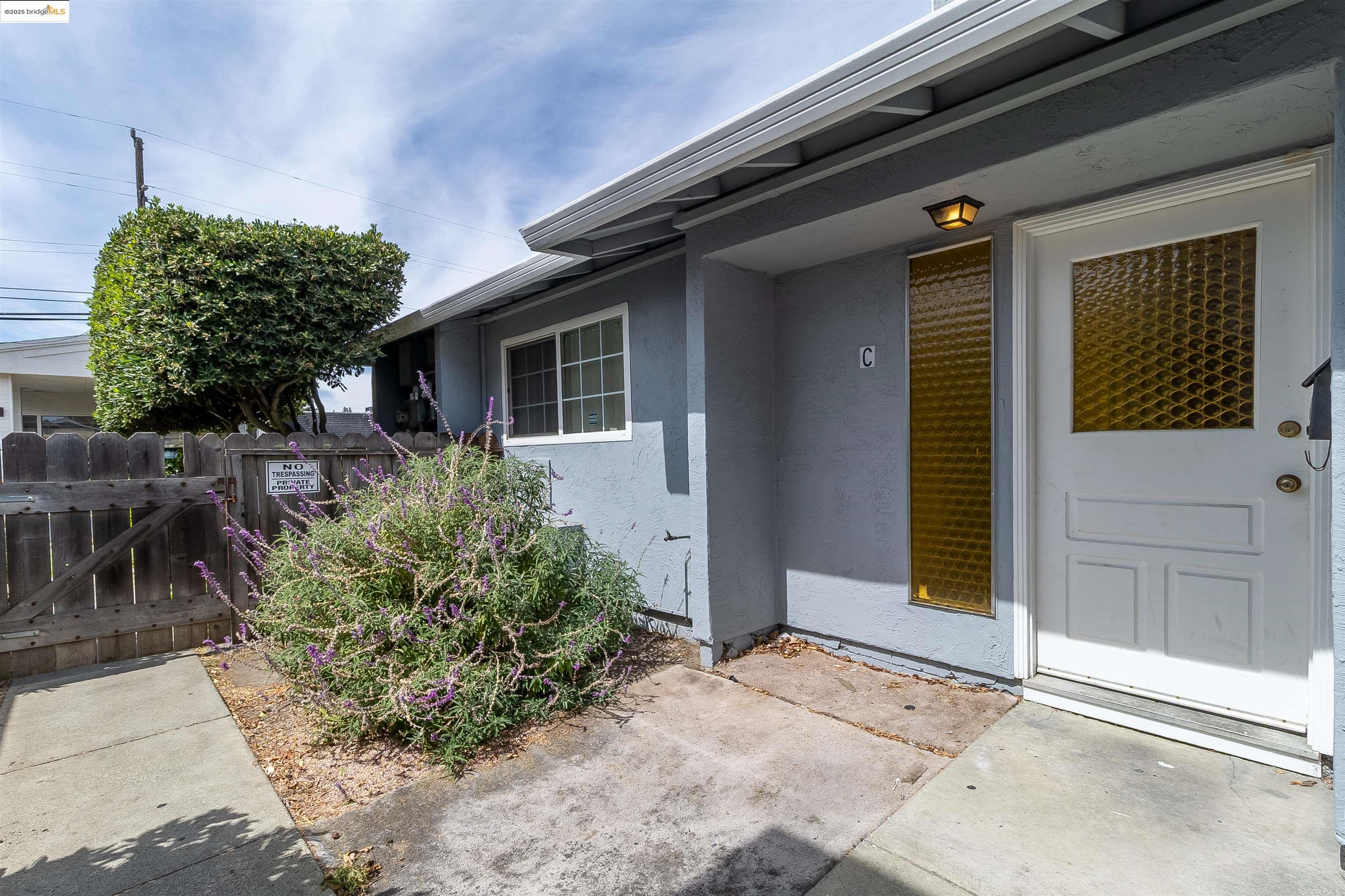 Detail Gallery Image 5 of 44 For 1064 Mohr Ln #C,  Concord,  CA 94518 - 2 Beds | 1 Baths