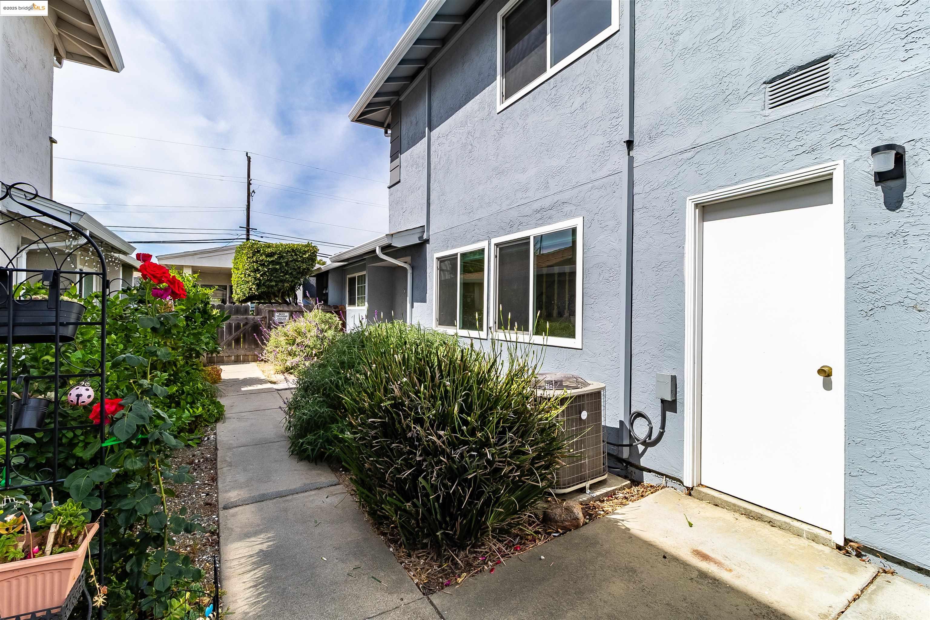 Detail Gallery Image 44 of 44 For 1064 Mohr Ln #C,  Concord,  CA 94518 - 2 Beds | 1 Baths