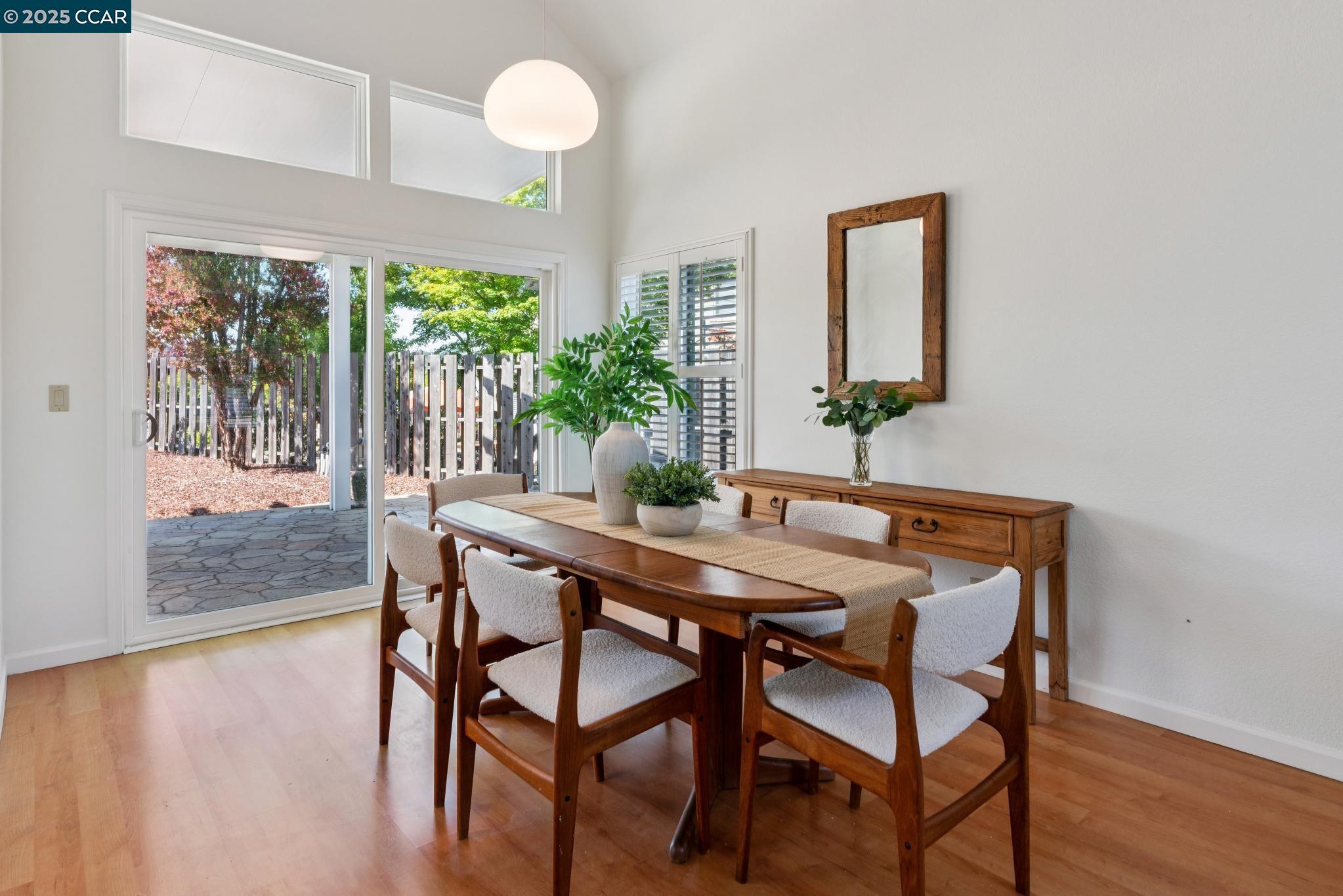 Detail Gallery Image 11 of 60 For 2817 Poulos Court, Pinole,  CA 94564 - 3 Beds | 2/1 Baths
