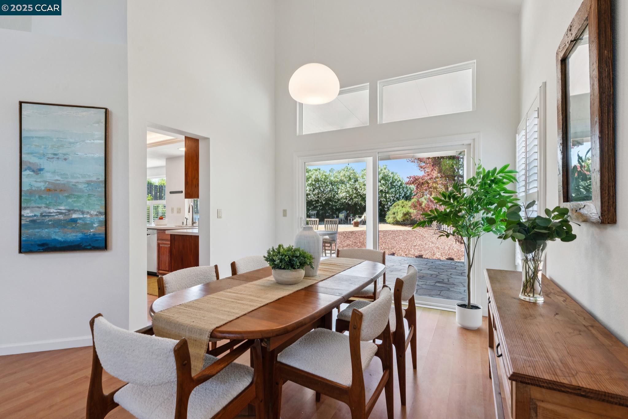 Detail Gallery Image 12 of 60 For 2817 Poulos Court, Pinole,  CA 94564 - 3 Beds | 2/1 Baths