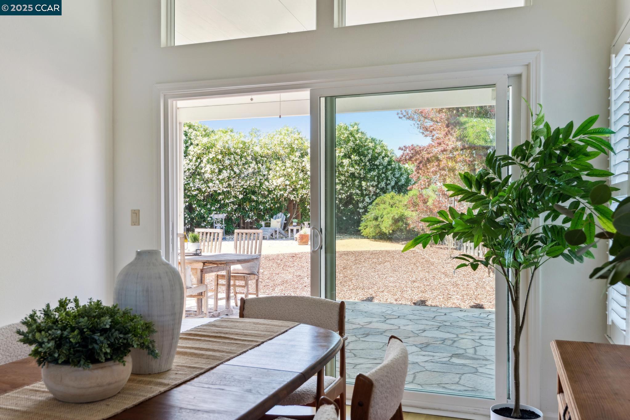 Detail Gallery Image 13 of 60 For 2817 Poulos Court, Pinole,  CA 94564 - 3 Beds | 2/1 Baths