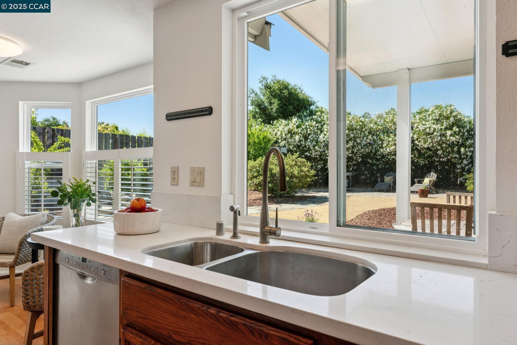 Detail Gallery Image 16 of 60 For 2817 Poulos Court, Pinole,  CA 94564 - 3 Beds | 2/1 Baths