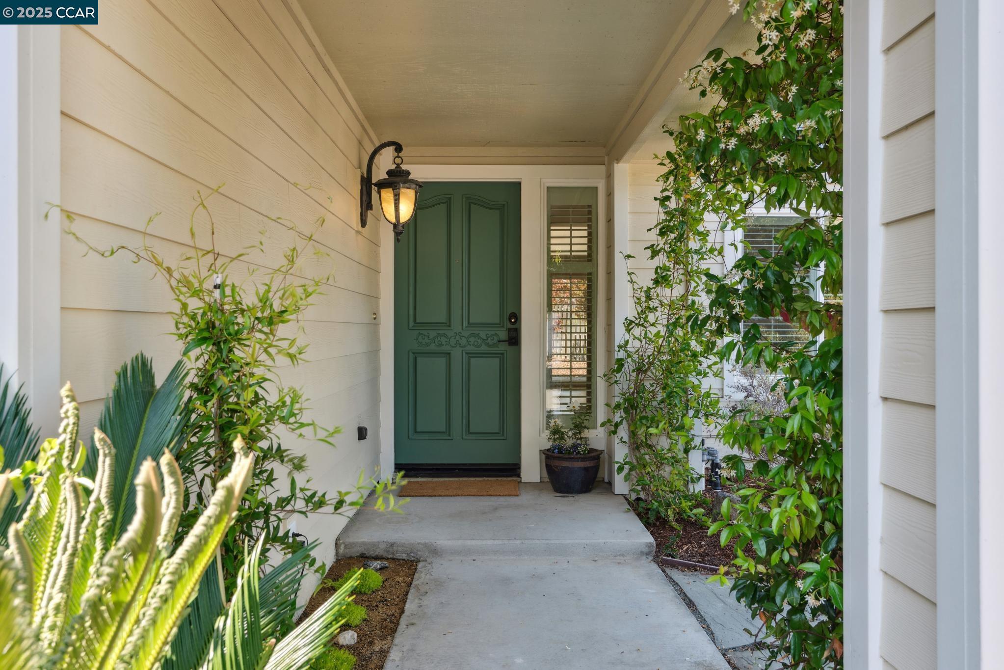 Detail Gallery Image 5 of 60 For 2817 Poulos Court, Pinole,  CA 94564 - 3 Beds | 2/1 Baths