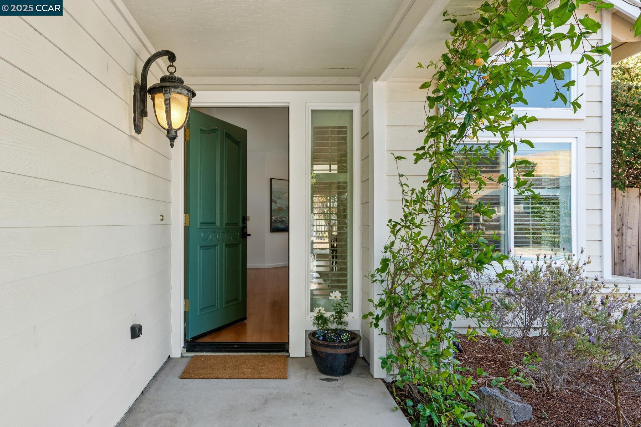 Detail Gallery Image 6 of 60 For 2817 Poulos Court, Pinole,  CA 94564 - 3 Beds | 2/1 Baths