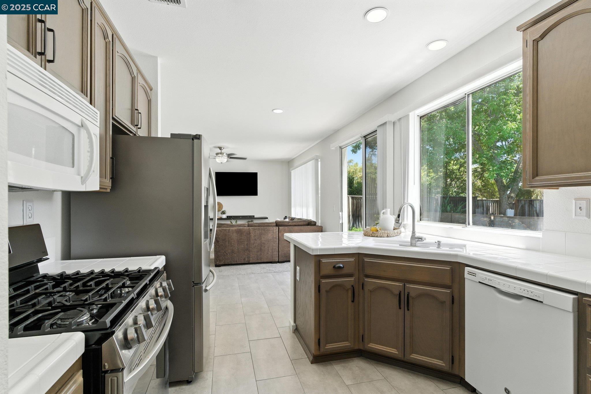 Detail Gallery Image 12 of 58 For 894 Stonewood Dr, Brentwood,  CA 94513 - 4 Beds | 2/1 Baths