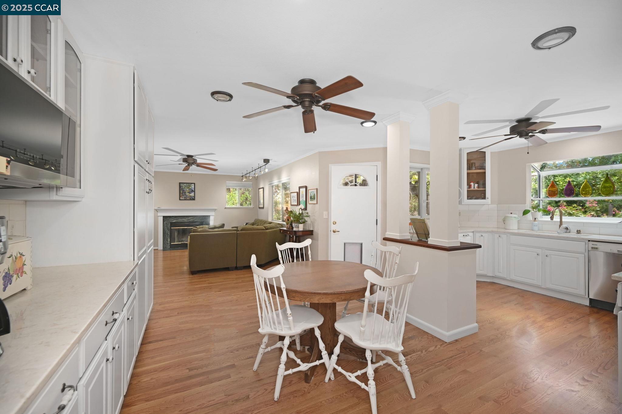 Detail Gallery Image 11 of 38 For 412 Midway Place, Martinez,  CA 94553-4243 - 4 Beds | 3 Baths