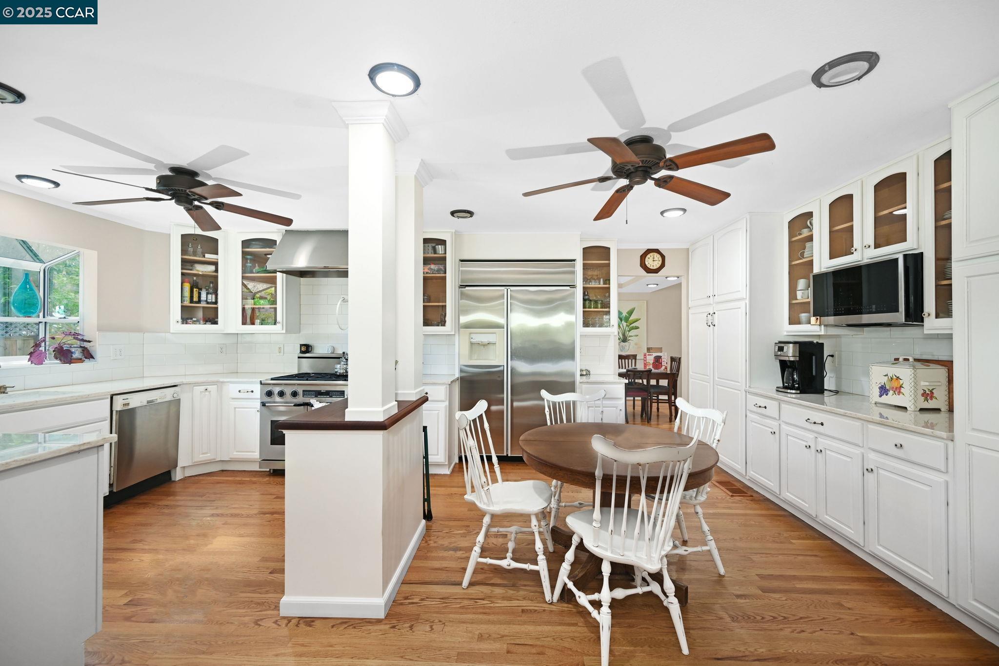 Detail Gallery Image 12 of 38 For 412 Midway Place, Martinez,  CA 94553-4243 - 4 Beds | 3 Baths