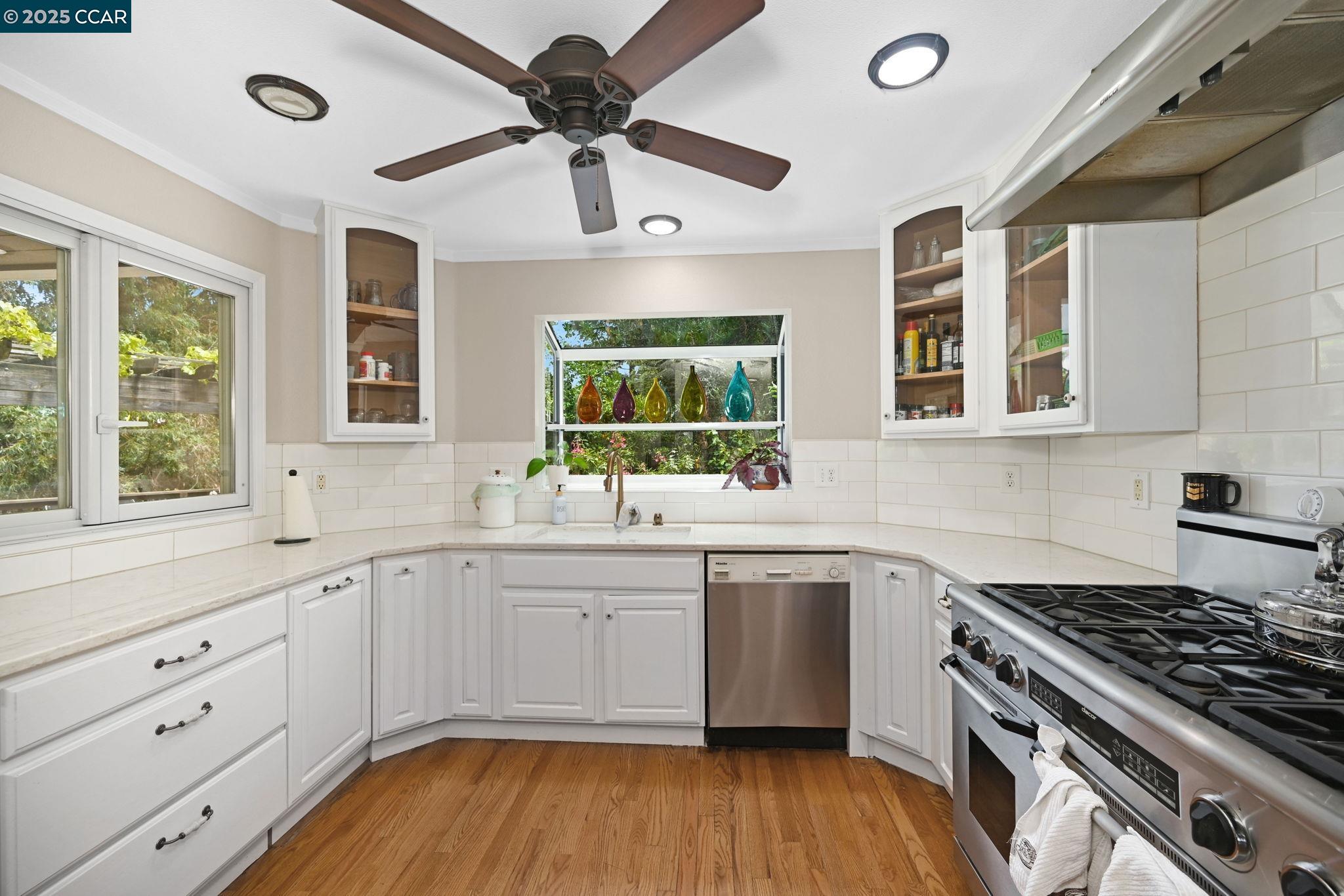 Detail Gallery Image 13 of 38 For 412 Midway Place, Martinez,  CA 94553-4243 - 4 Beds | 3 Baths