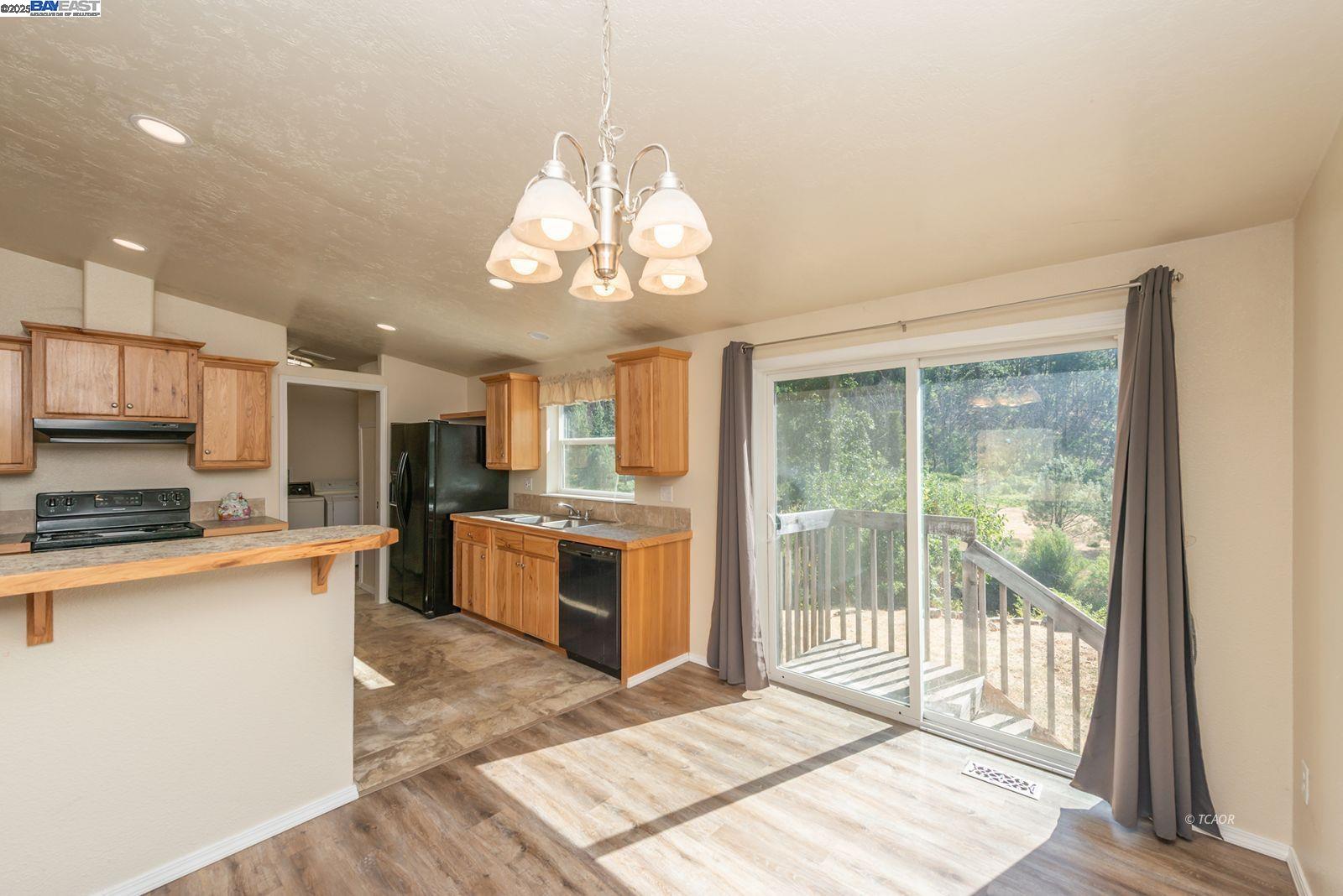 Detail Gallery Image 12 of 49 For 38500 State Highway 299, Junction City,  CA 96048 - 3 Beds | 2 Baths