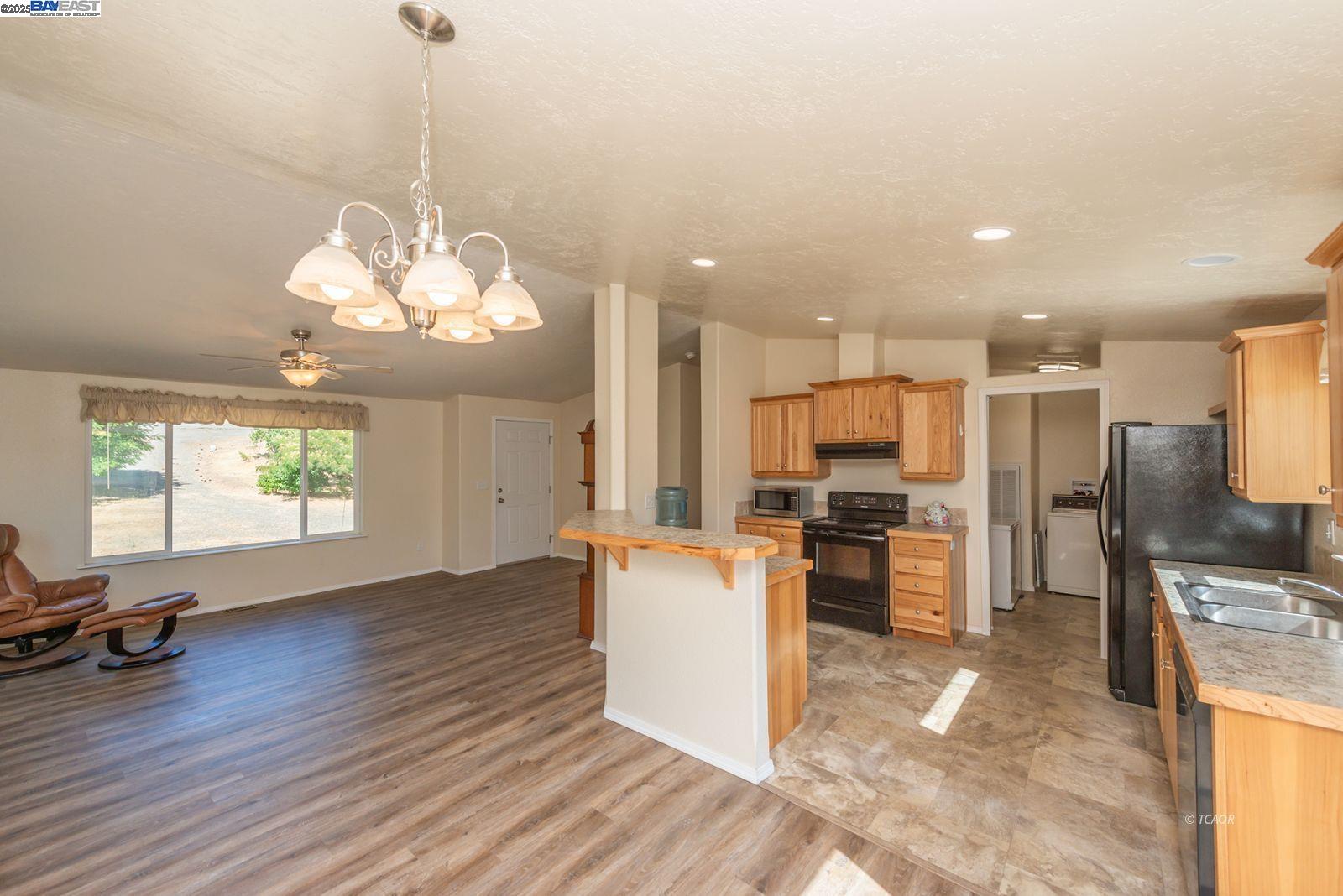 Detail Gallery Image 14 of 49 For 38500 State Highway 299, Junction City,  CA 96048 - 3 Beds | 2 Baths