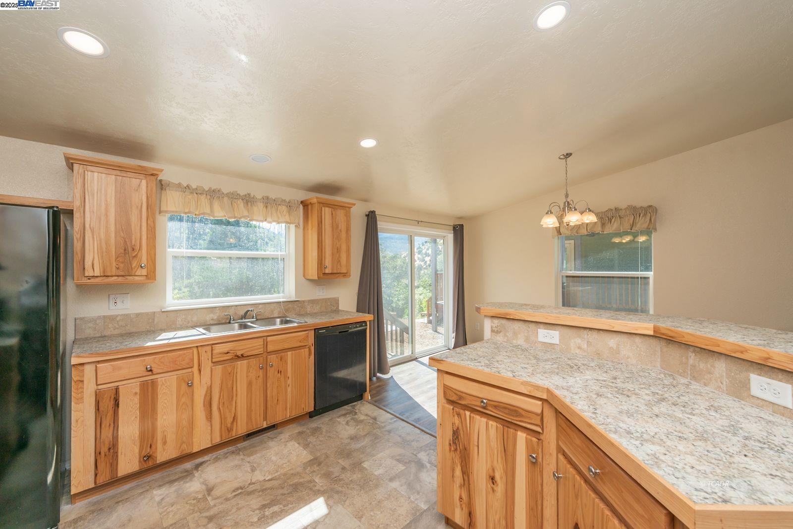 Detail Gallery Image 17 of 49 For 38500 State Highway 299, Junction City,  CA 96048 - 3 Beds | 2 Baths