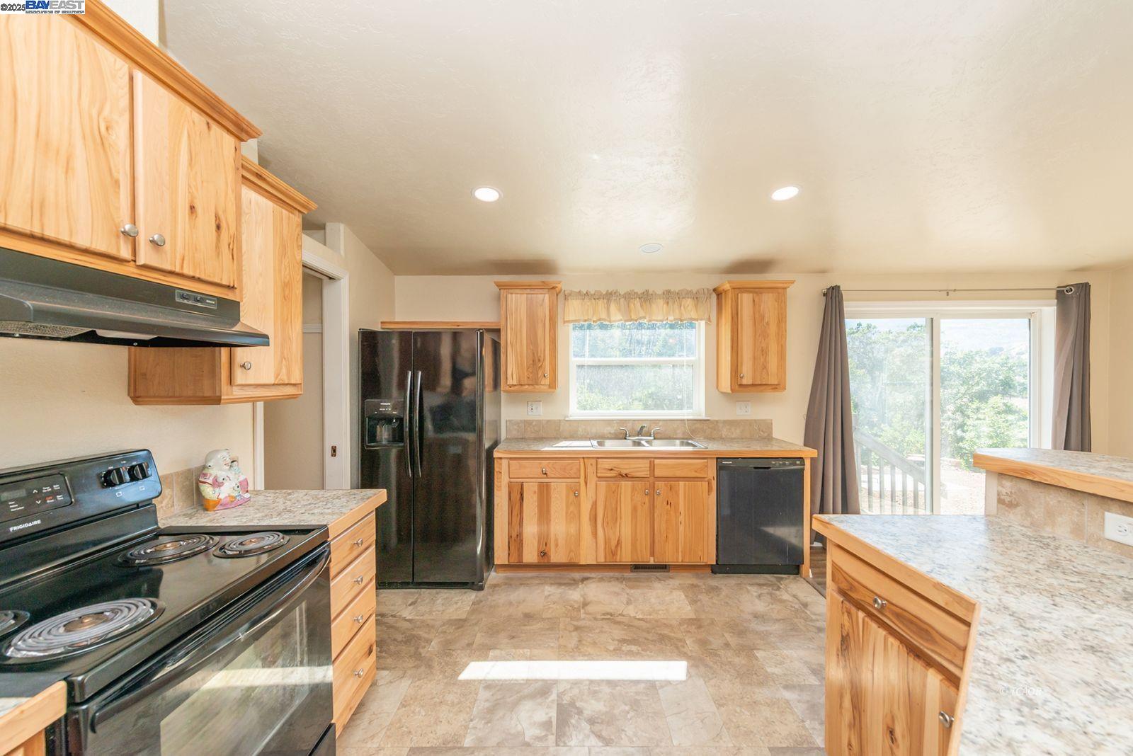 Detail Gallery Image 18 of 49 For 38500 State Highway 299, Junction City,  CA 96048 - 3 Beds | 2 Baths