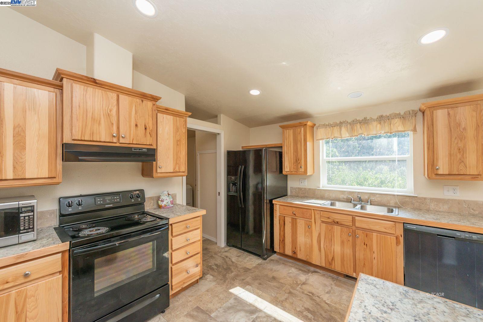 Detail Gallery Image 19 of 49 For 38500 State Highway 299, Junction City,  CA 96048 - 3 Beds | 2 Baths