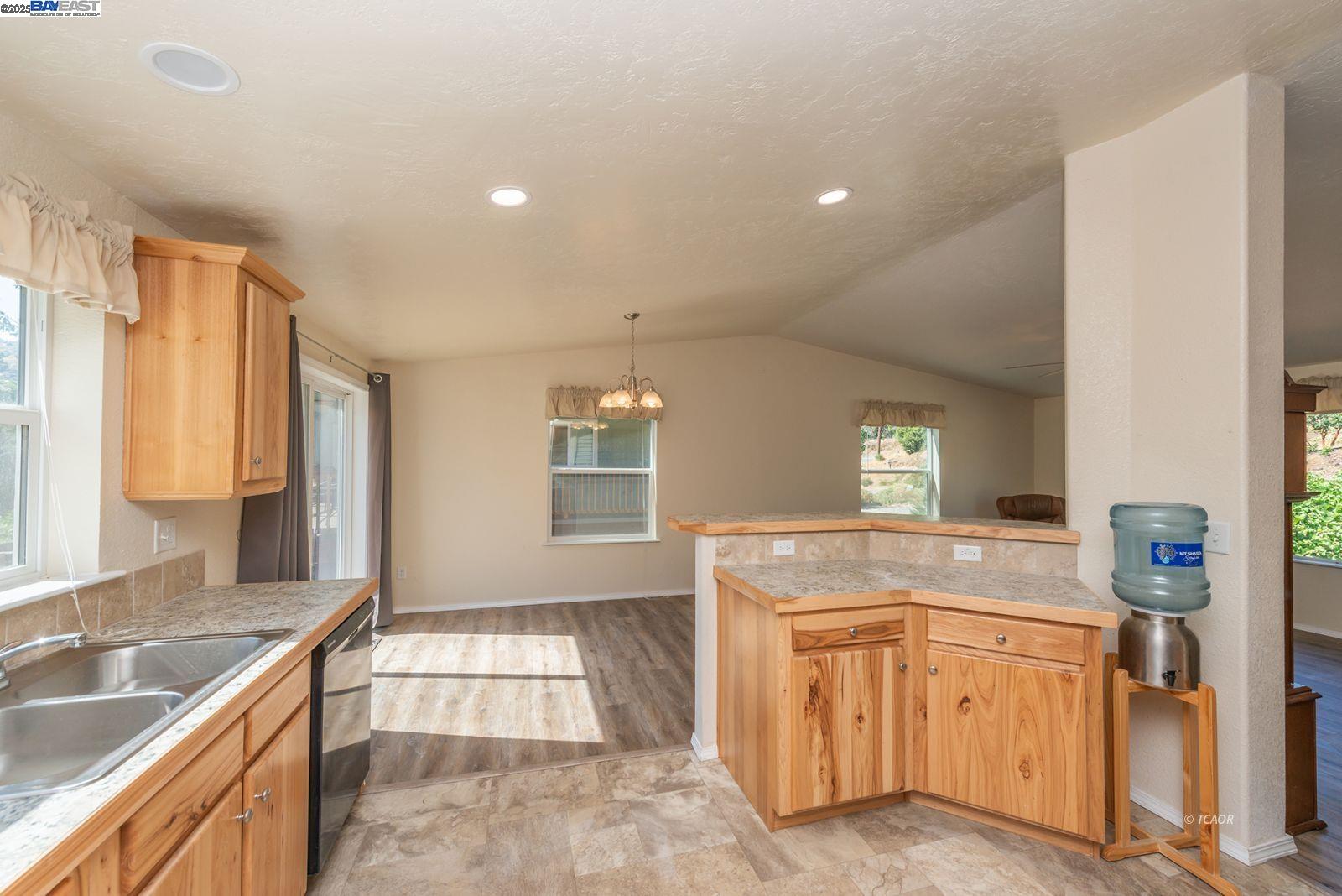 Detail Gallery Image 21 of 49 For 38500 State Highway 299, Junction City,  CA 96048 - 3 Beds | 2 Baths
