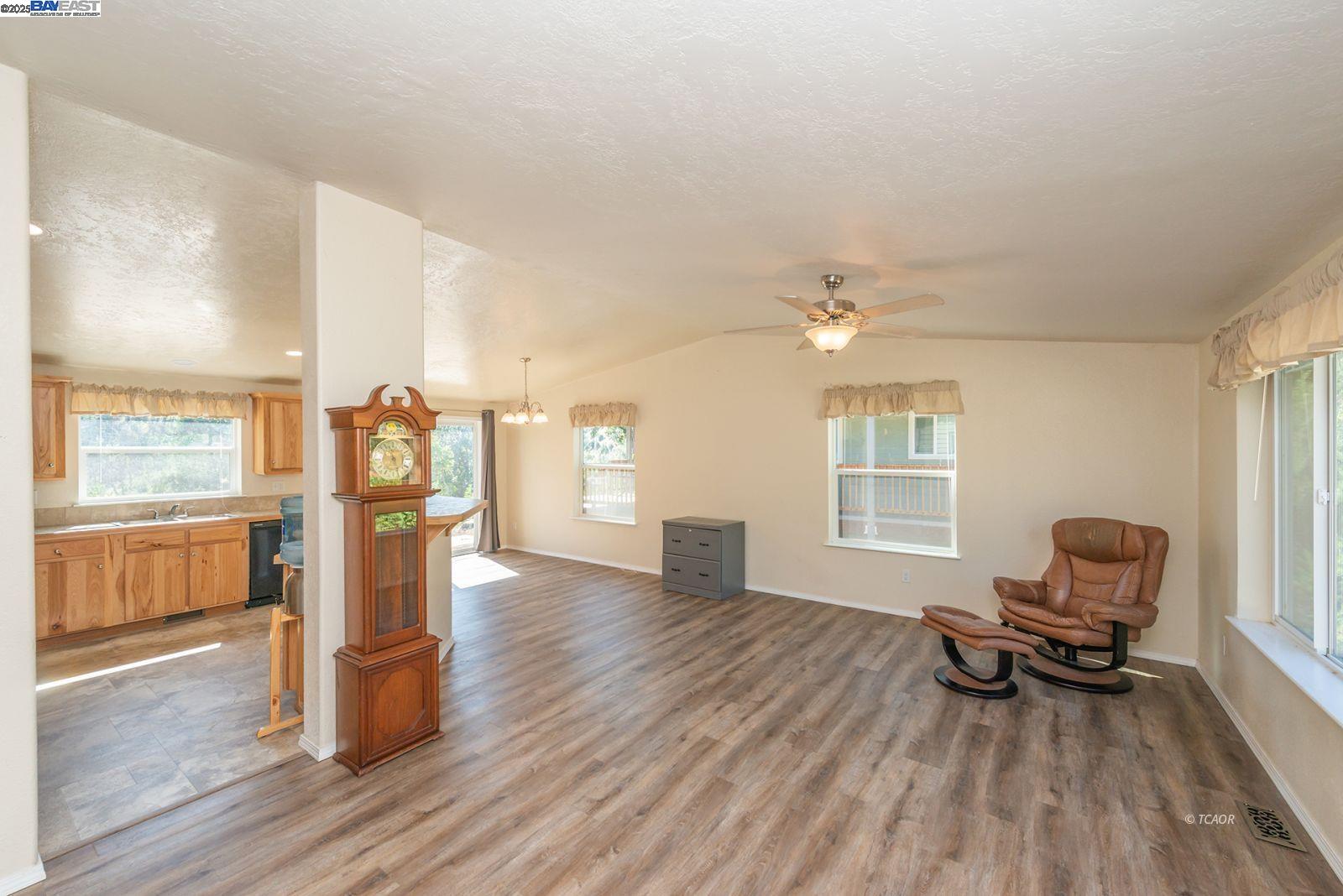 Detail Gallery Image 4 of 49 For 38500 State Highway 299, Junction City,  CA 96048 - 3 Beds | 2 Baths