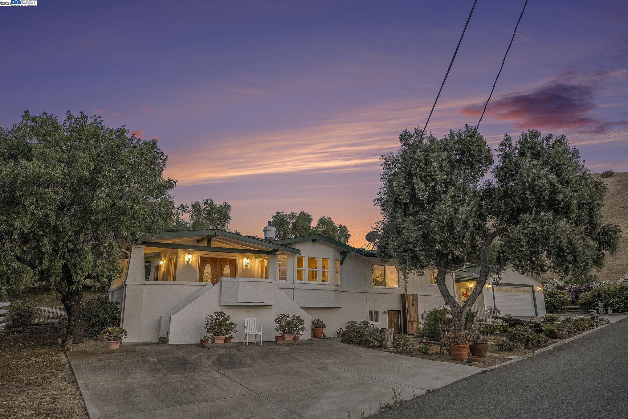 Detail Gallery Image 1 of 60 For 5799 Nortonville, Pittsburg,  CA 94565 - 3 Beds | 2 Baths