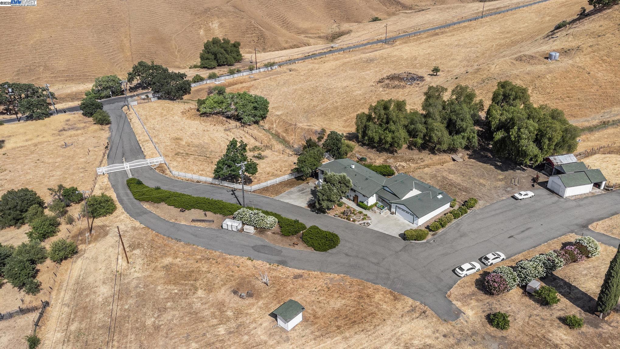 Detail Gallery Image 2 of 60 For 5799 Nortonville, Pittsburg,  CA 94565 - 3 Beds | 2 Baths