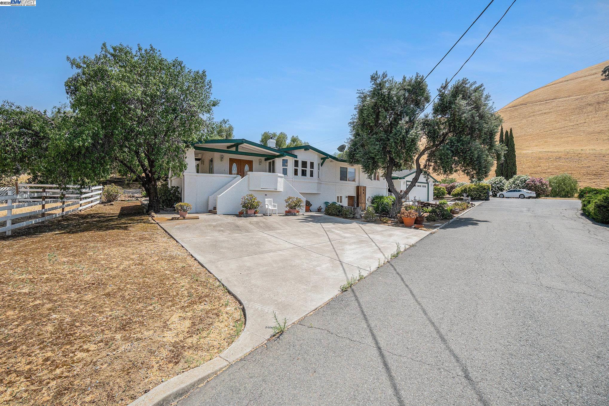 Detail Gallery Image 4 of 60 For 5799 Nortonville, Pittsburg,  CA 94565 - 3 Beds | 2 Baths