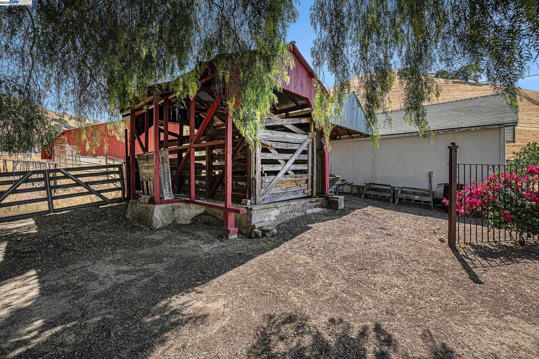 Detail Gallery Image 35 of 60 For 5799 Nortonville, Pittsburg,  CA 94565 - 3 Beds | 2 Baths