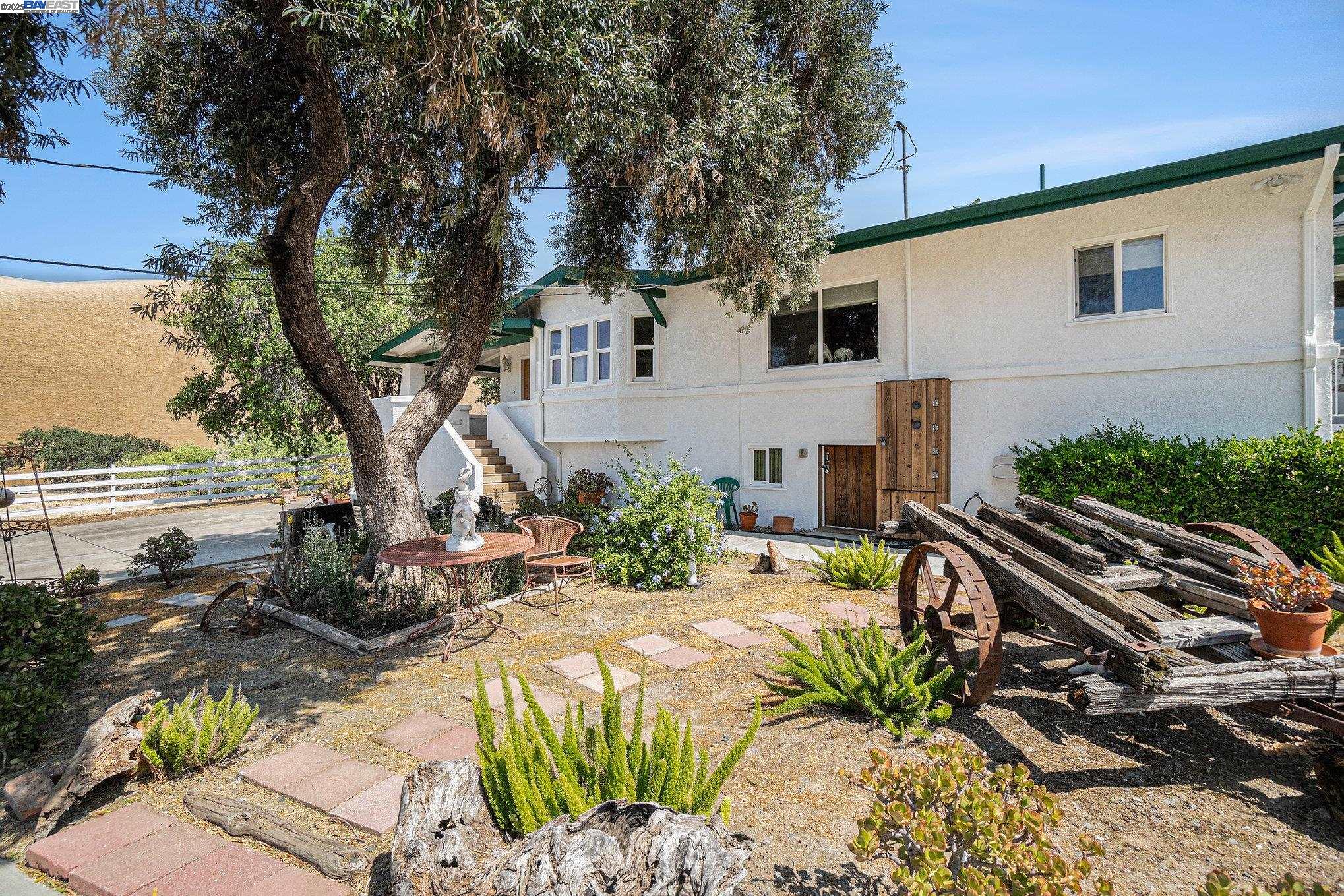 Detail Gallery Image 7 of 60 For 5799 Nortonville, Pittsburg,  CA 94565 - 3 Beds | 2 Baths