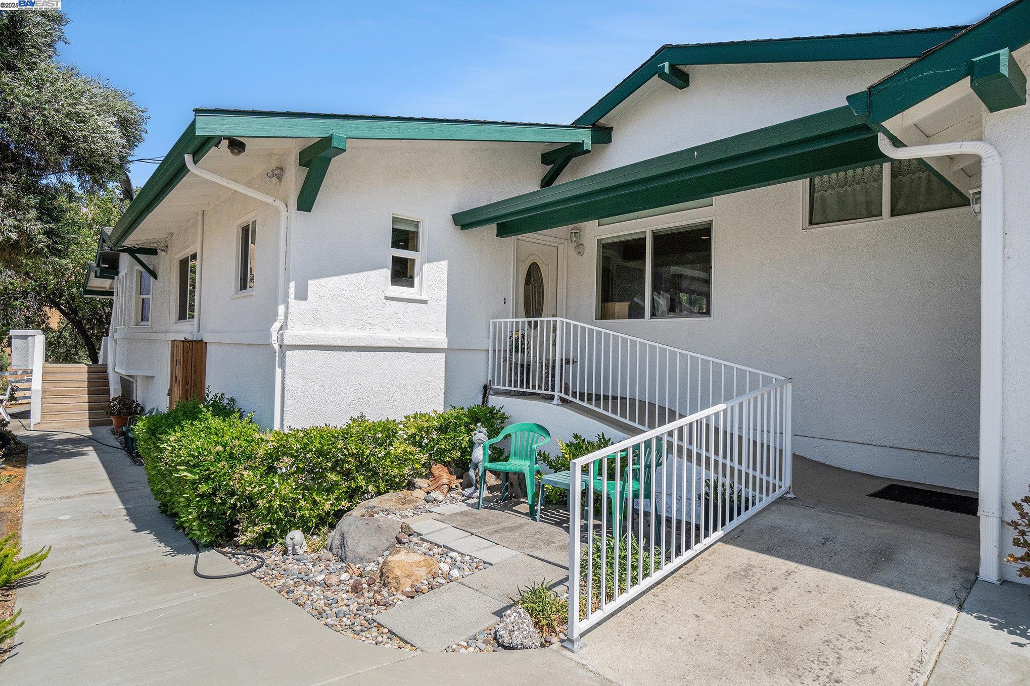Detail Gallery Image 8 of 60 For 5799 Nortonville, Pittsburg,  CA 94565 - 3 Beds | 2 Baths
