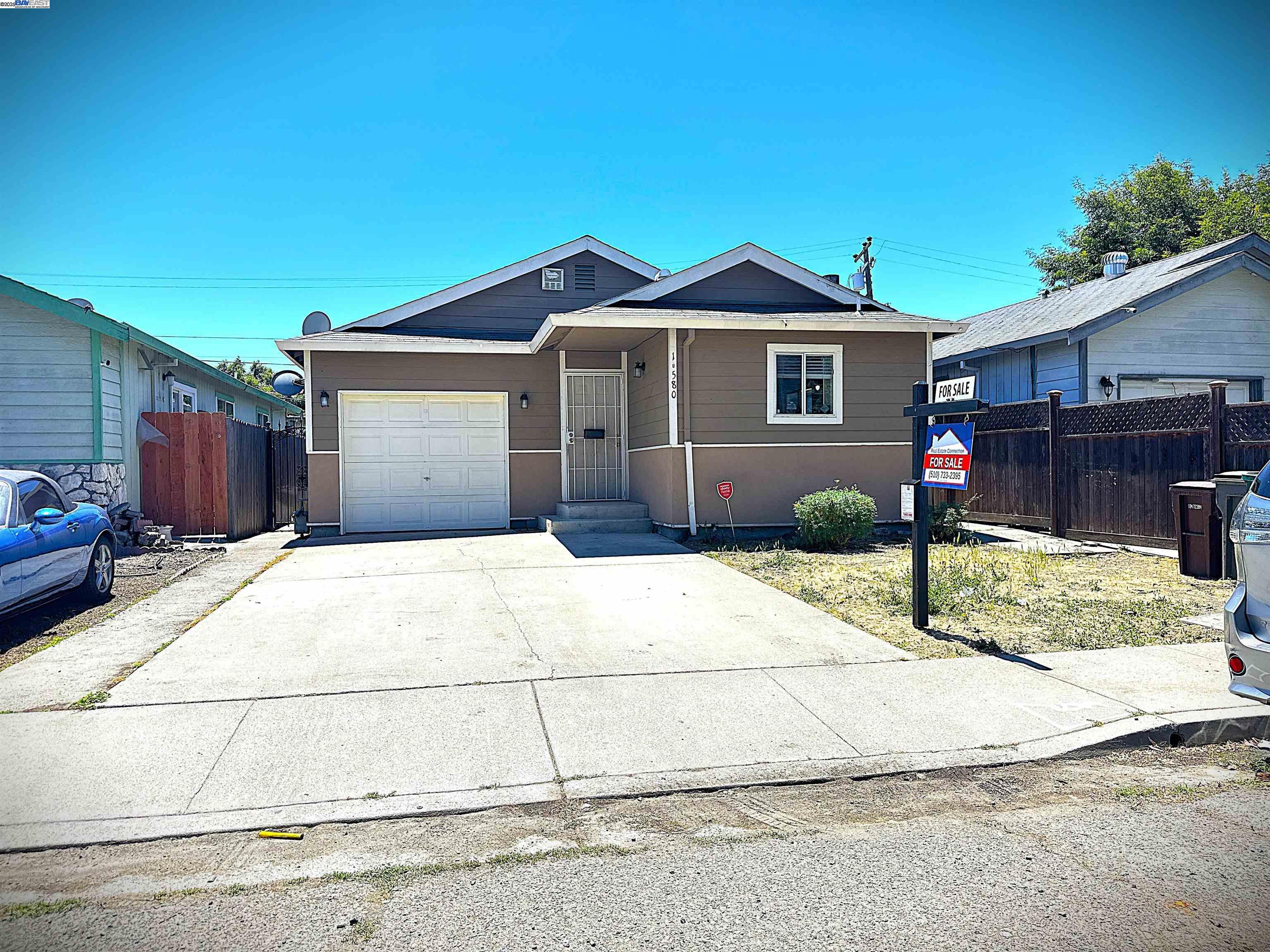 Detail Gallery Image 1 of 28 For 10580 Creekside, Oakland,  CA 94603 - 3 Beds | 2 Baths