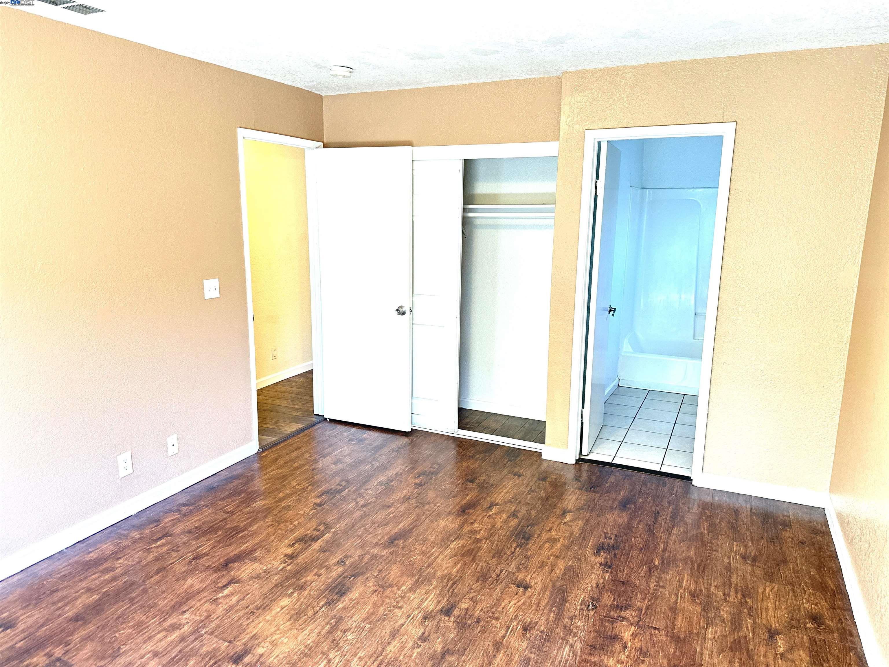 Detail Gallery Image 12 of 28 For 10580 Creekside, Oakland,  CA 94603 - 3 Beds | 2 Baths