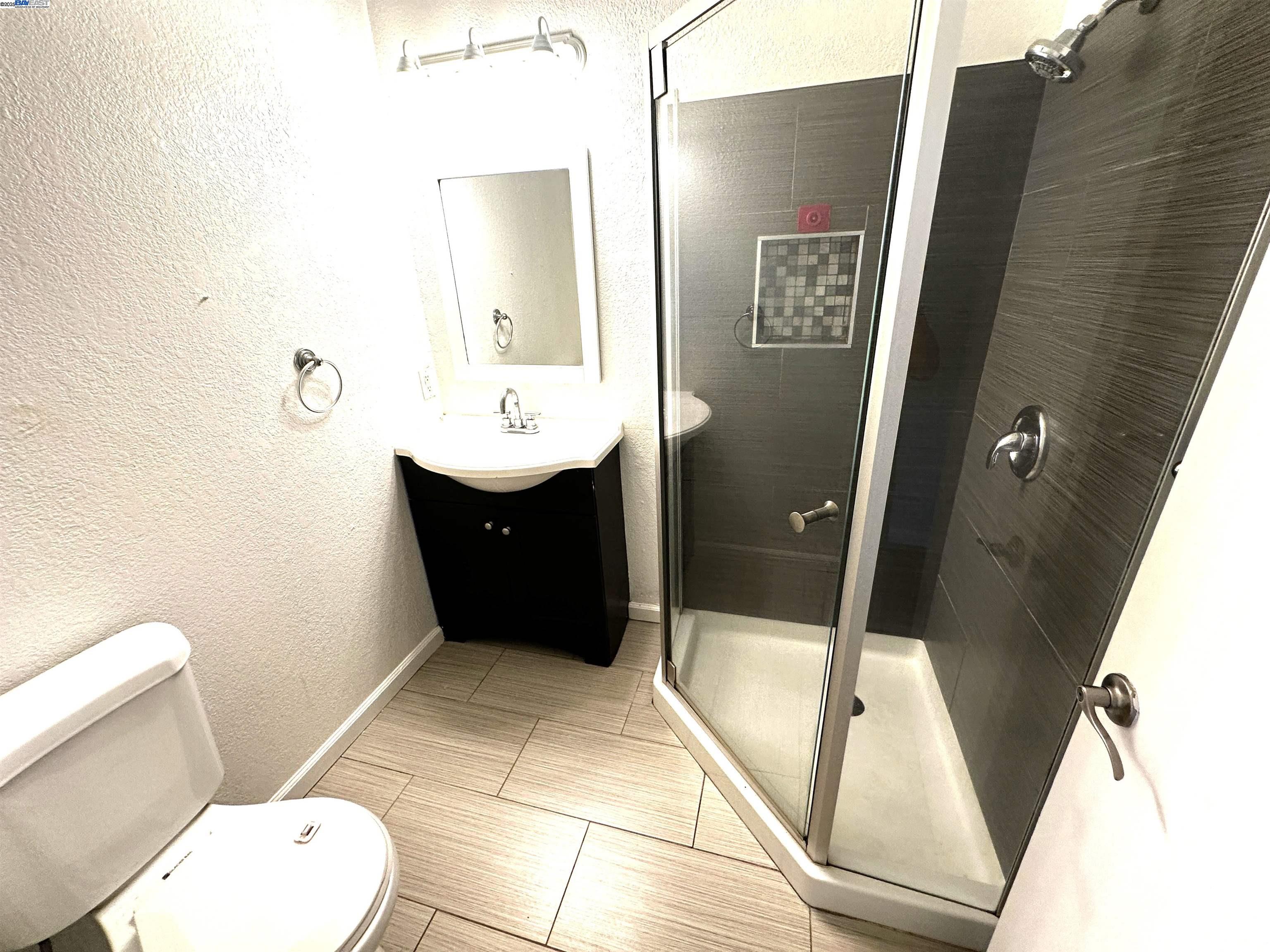 Detail Gallery Image 18 of 28 For 10580 Creekside, Oakland,  CA 94603 - 3 Beds | 2 Baths