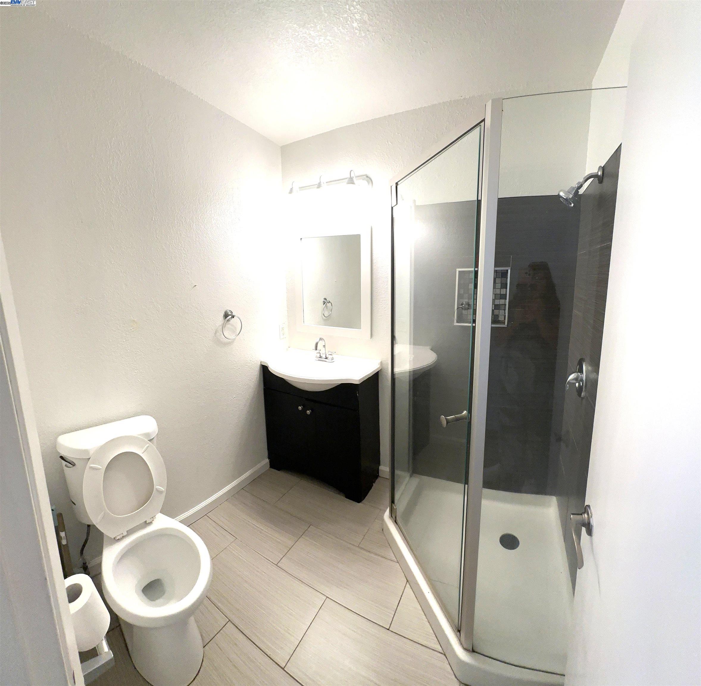 Detail Gallery Image 19 of 28 For 10580 Creekside, Oakland,  CA 94603 - 3 Beds | 2 Baths