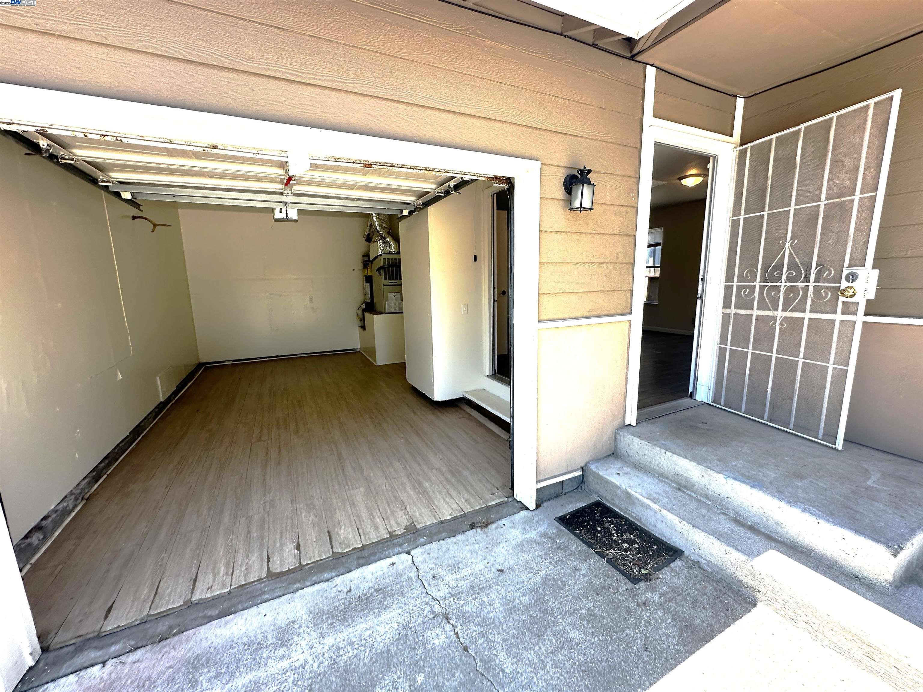 Detail Gallery Image 20 of 28 For 10580 Creekside, Oakland,  CA 94603 - 3 Beds | 2 Baths