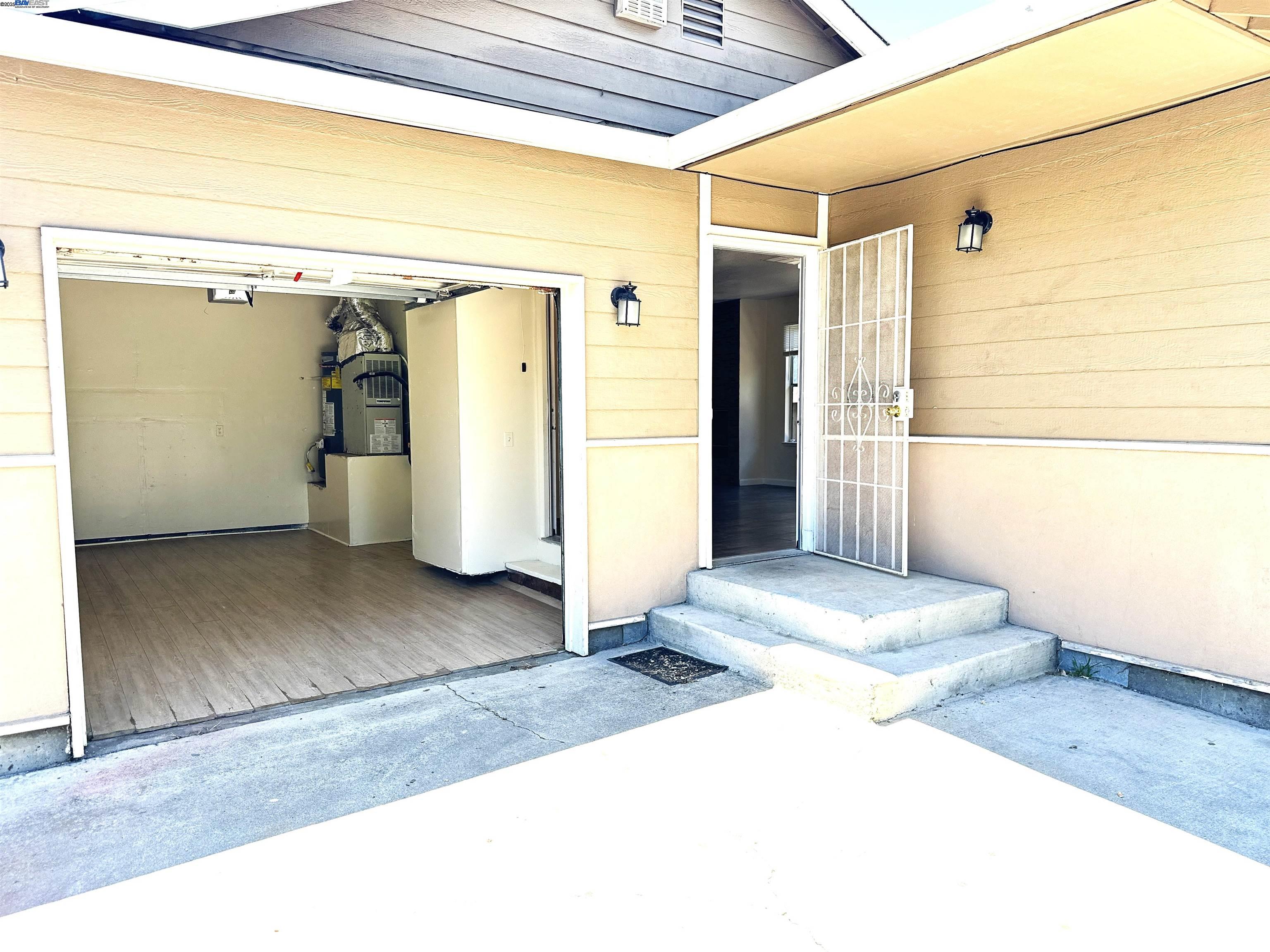 Detail Gallery Image 21 of 28 For 10580 Creekside, Oakland,  CA 94603 - 3 Beds | 2 Baths