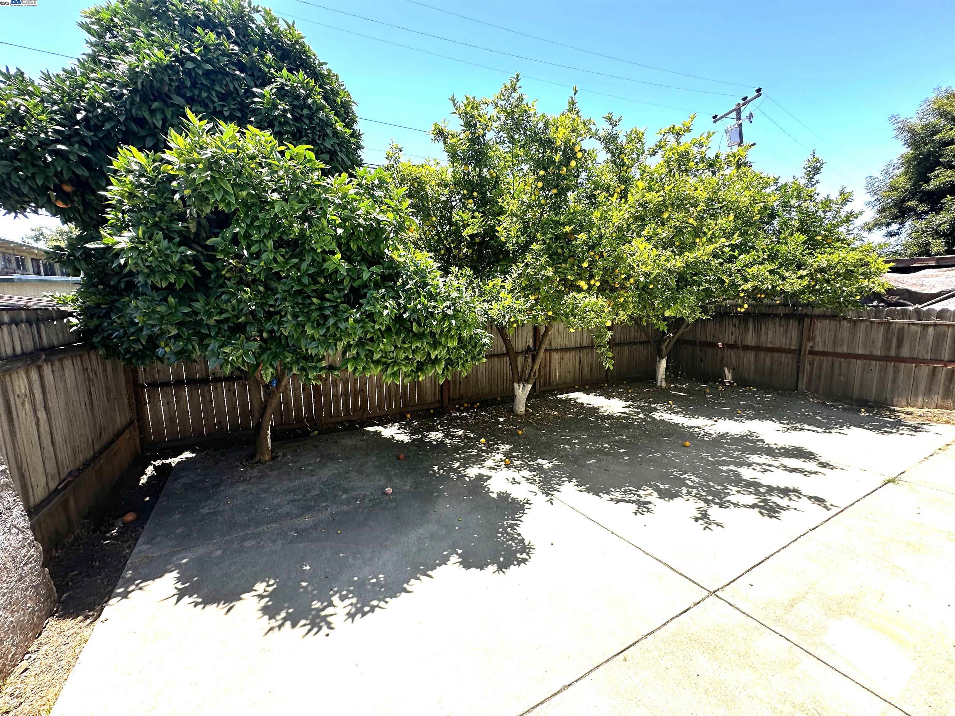 Detail Gallery Image 25 of 28 For 10580 Creekside, Oakland,  CA 94603 - 3 Beds | 2 Baths