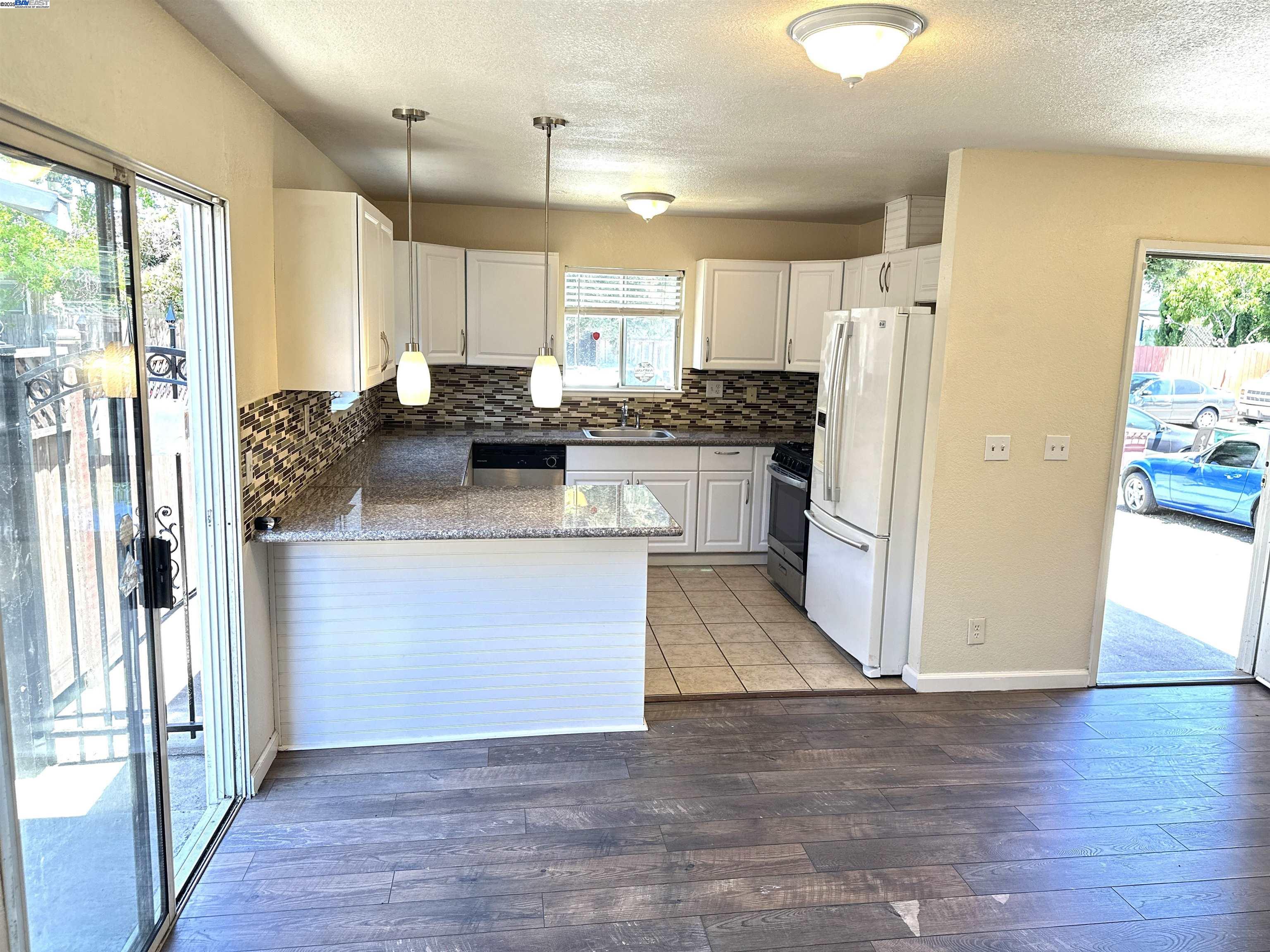Detail Gallery Image 5 of 28 For 10580 Creekside, Oakland,  CA 94603 - 3 Beds | 2 Baths