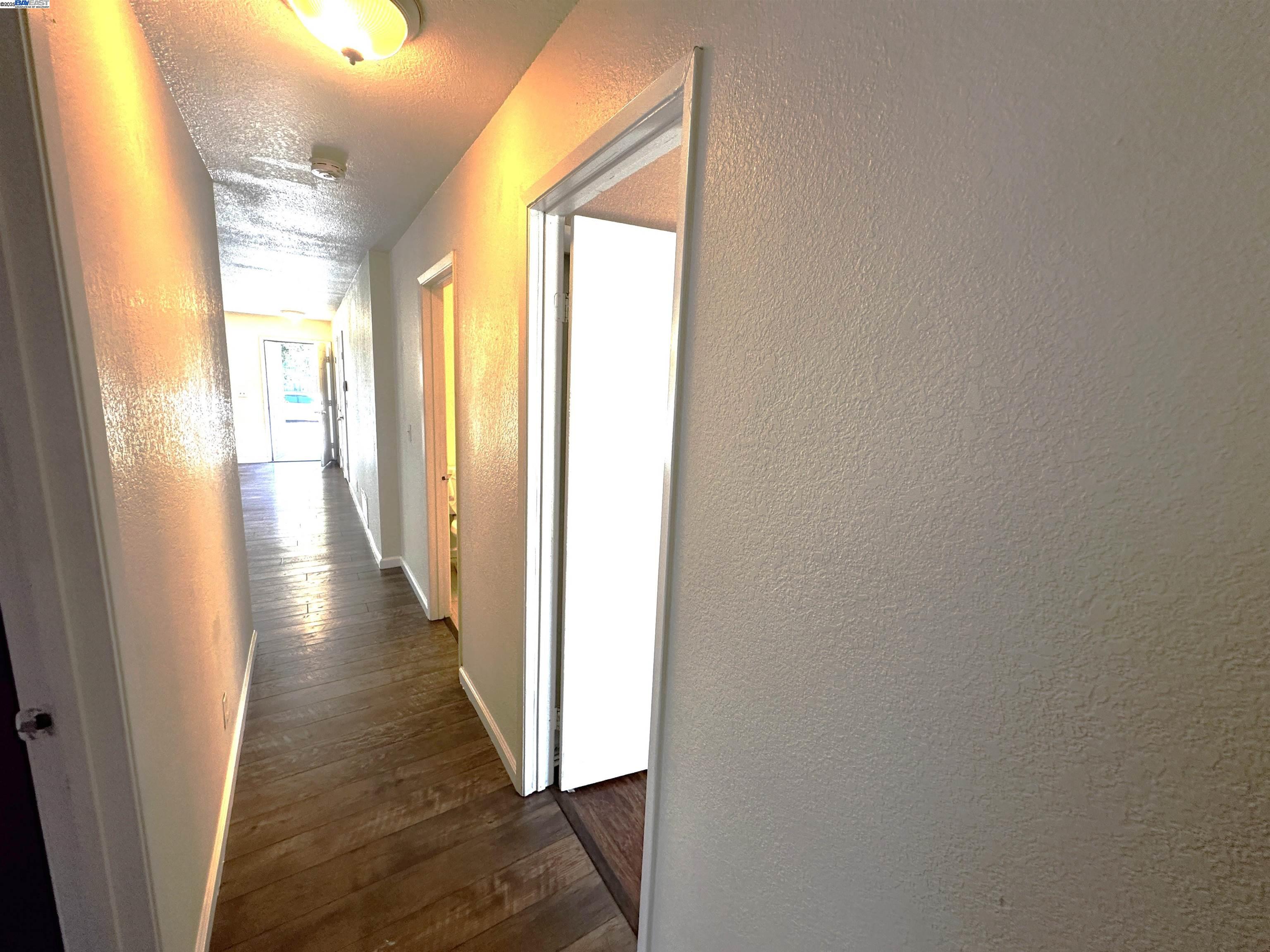 Detail Gallery Image 9 of 28 For 10580 Creekside, Oakland,  CA 94603 - 3 Beds | 2 Baths