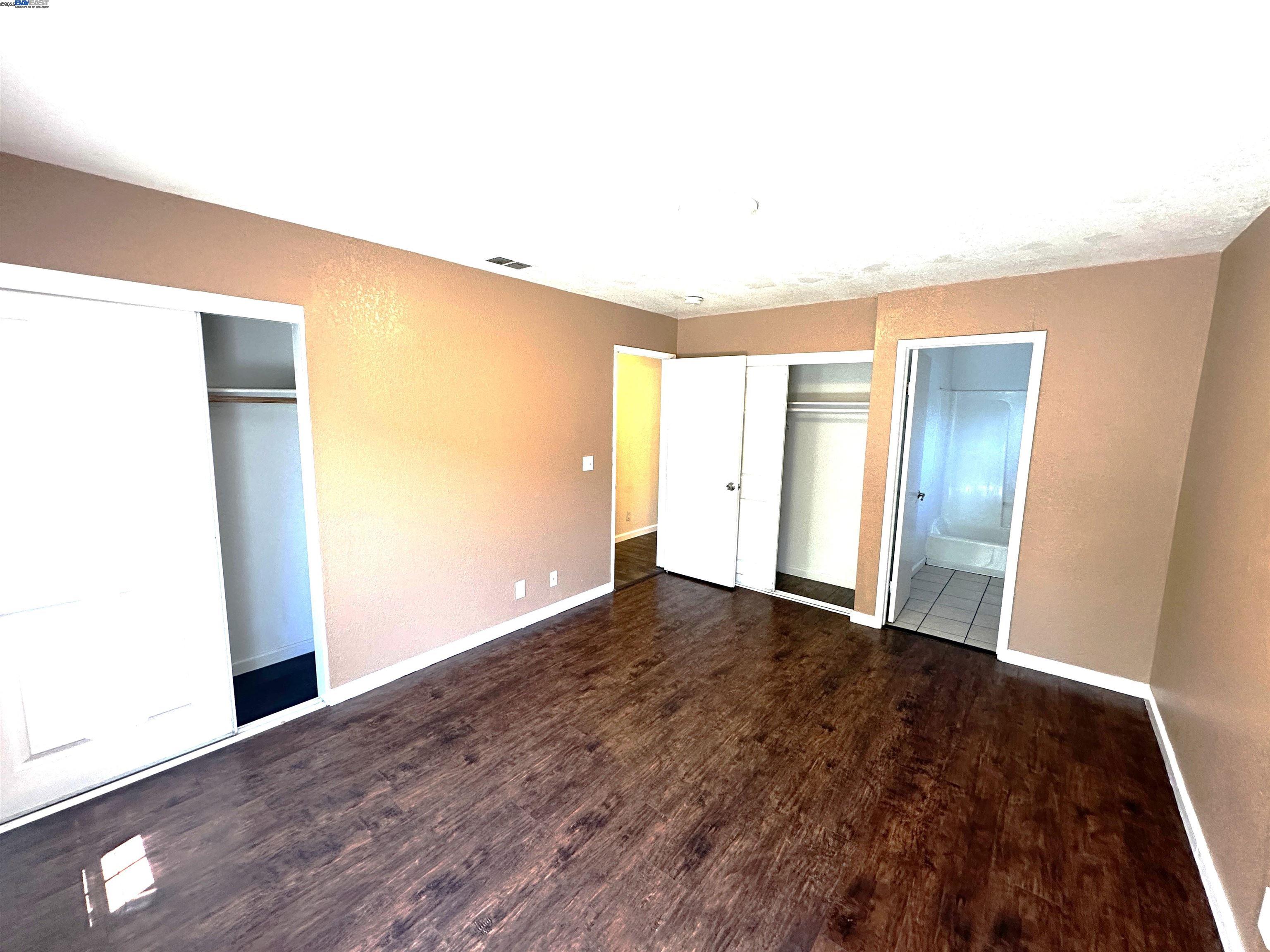 Detail Gallery Image 10 of 28 For 10580 Creekside, Oakland,  CA 94603 - 3 Beds | 2 Baths