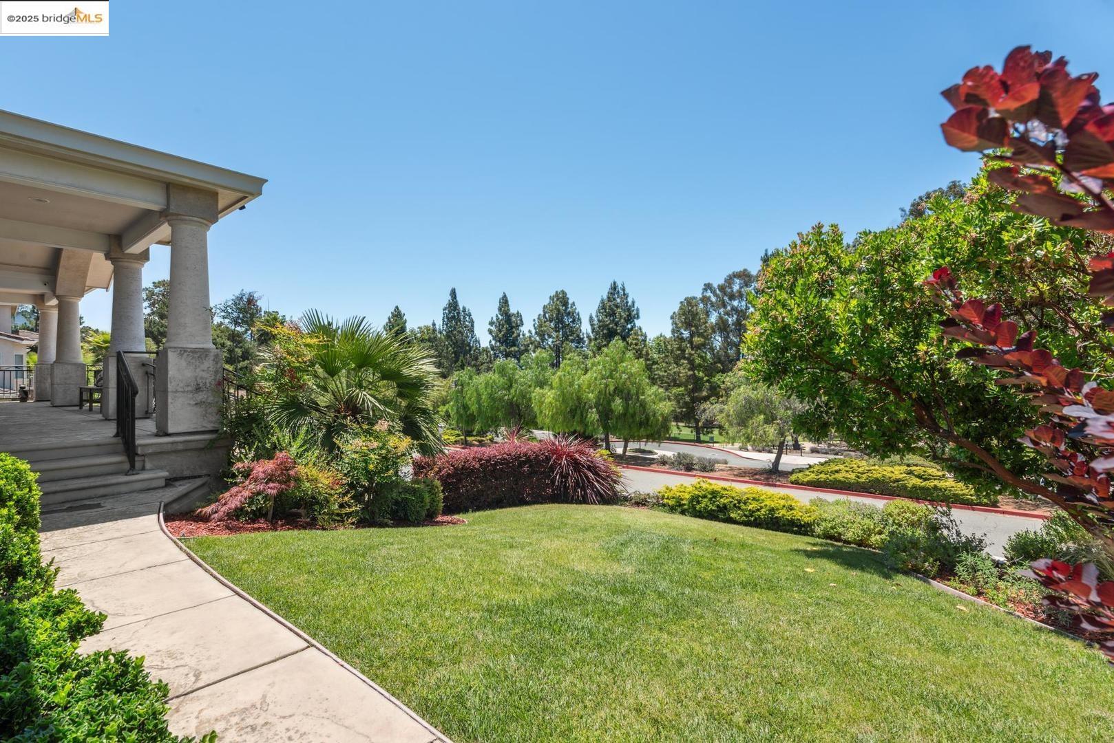 Detail Gallery Image 2 of 47 For 3244 Ridgeview Pl, Hayward,  CA 94541 - 5 Beds | 3/1 Baths