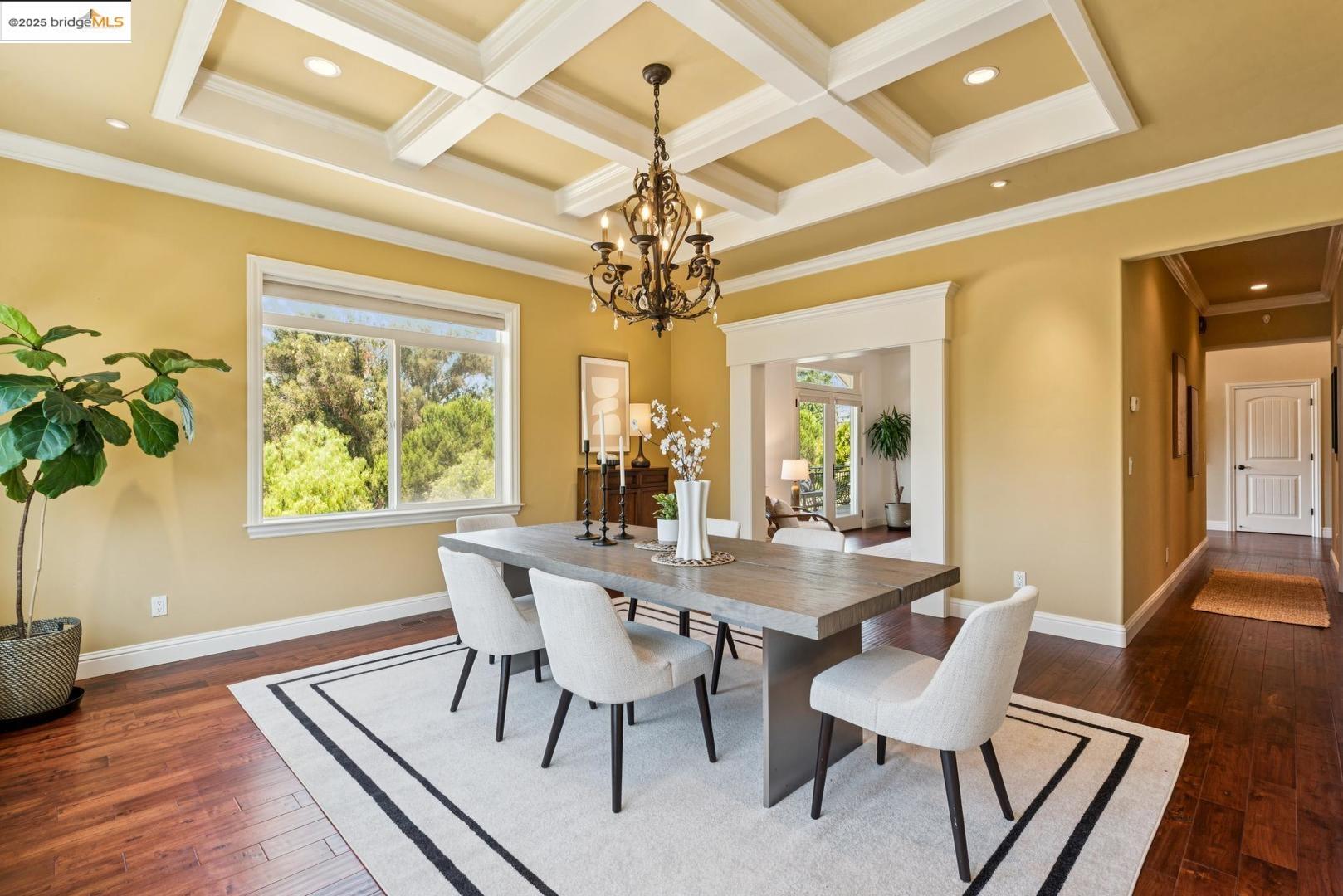 Detail Gallery Image 12 of 47 For 3244 Ridgeview Pl, Hayward,  CA 94541 - 5 Beds | 3/1 Baths