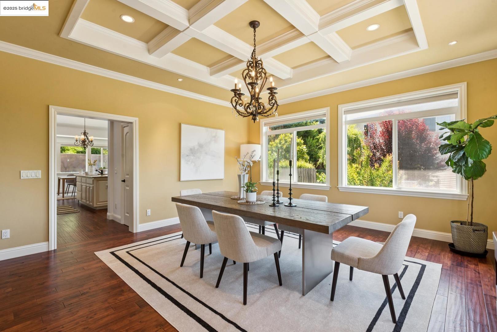 Detail Gallery Image 13 of 47 For 3244 Ridgeview Pl, Hayward,  CA 94541 - 5 Beds | 3/1 Baths