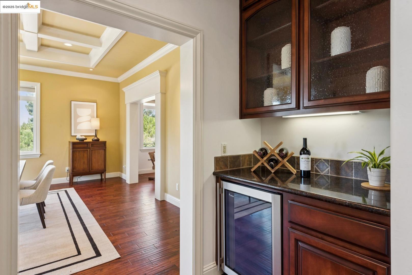 Detail Gallery Image 14 of 47 For 3244 Ridgeview Pl, Hayward,  CA 94541 - 5 Beds | 3/1 Baths